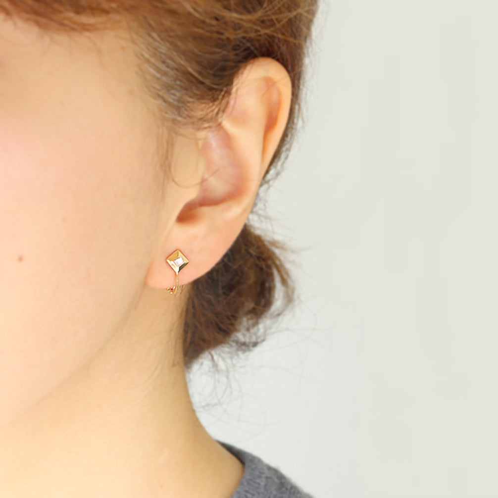 ダイヤモンド K18イヤリング(4月誕生石)《ZH10175-YG》