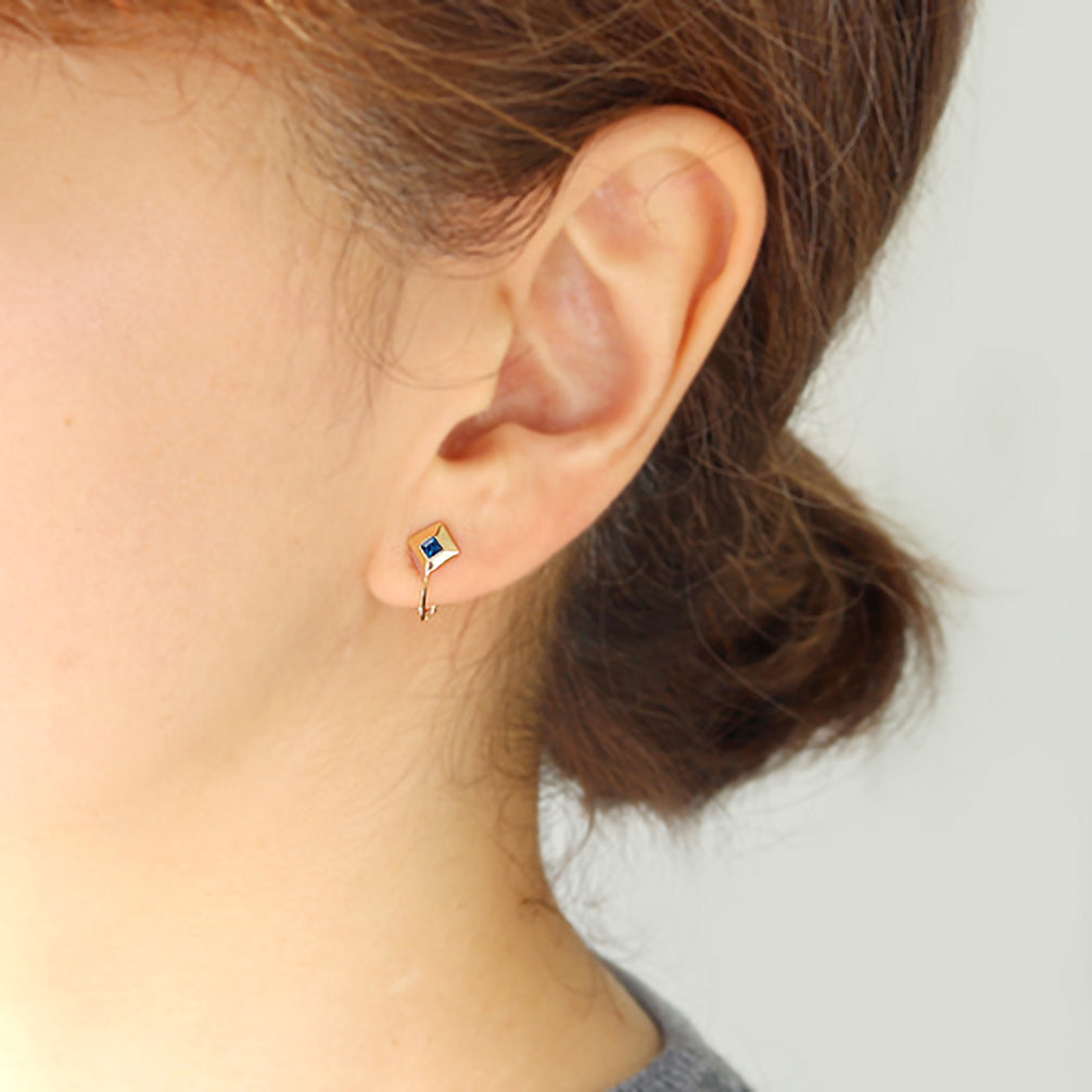 サファイア K18イヤリング(9月誕生石)《ZH10177-YG》