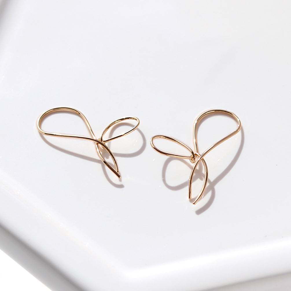 K18ピアス(リボンモチーフ)《ZH10197-PG》