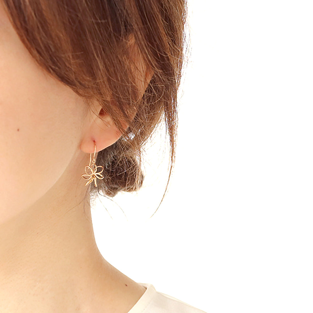 K18ピアス(フラワーモチーフ)《ZH10226-YG》