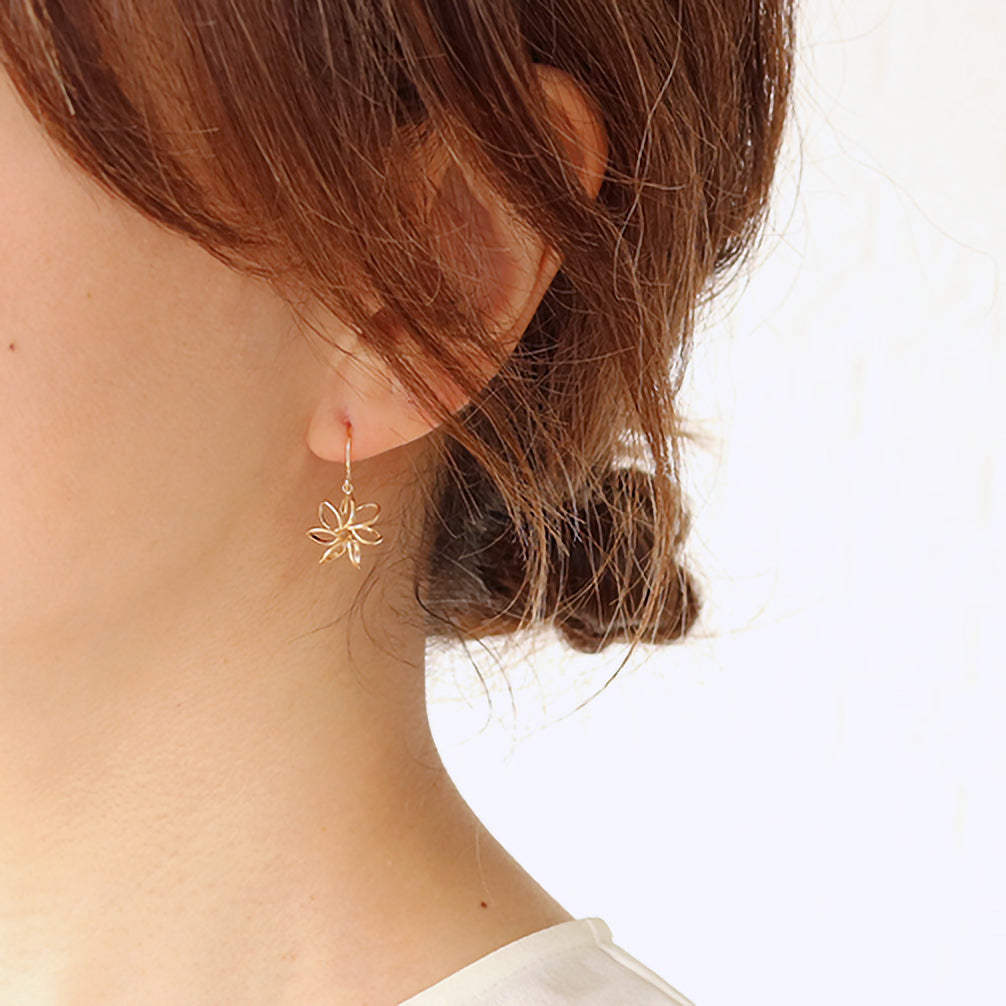 K18ピアス(フラワーモチーフ)《ZH10226-YG》