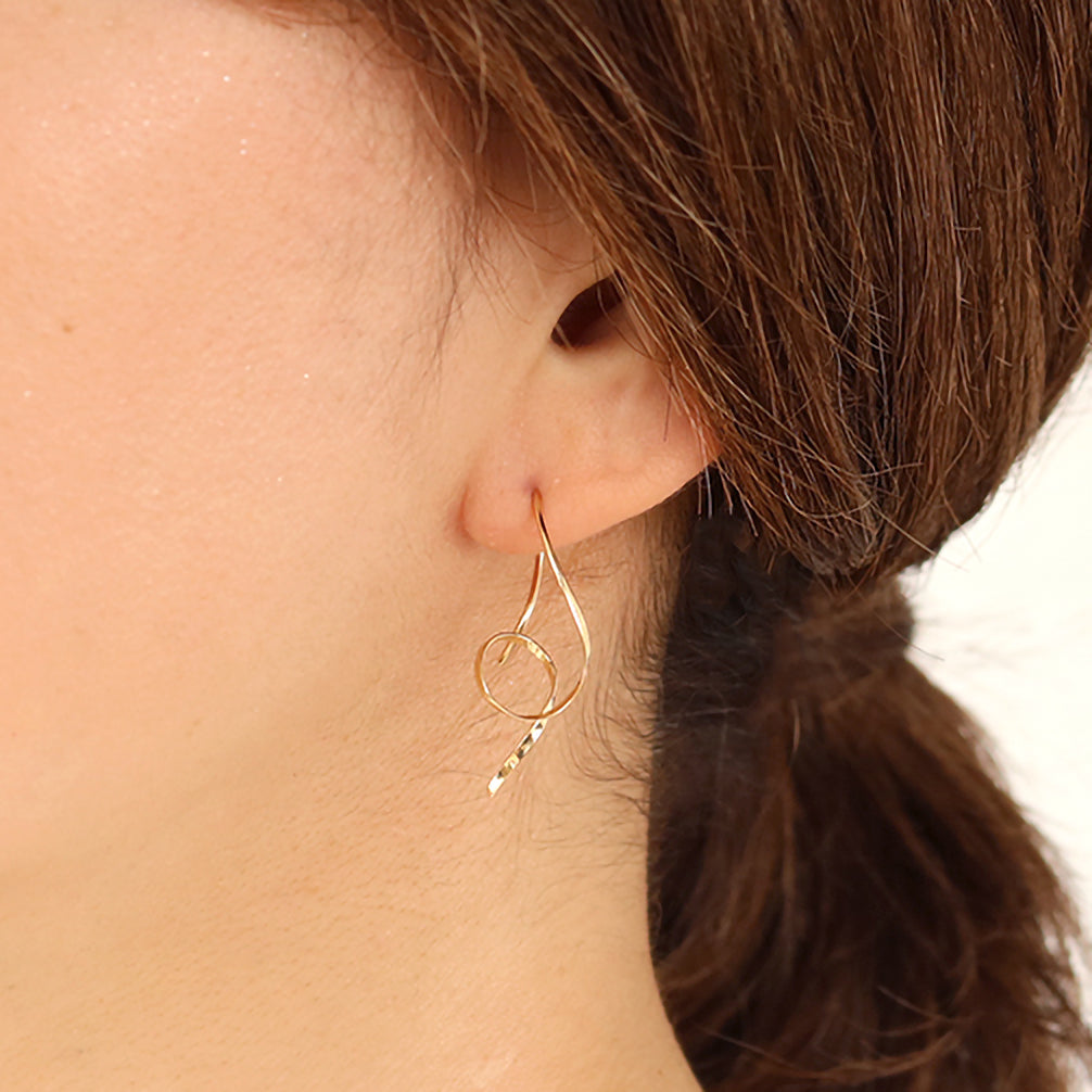 K18ピアス《ZH10234-YG》