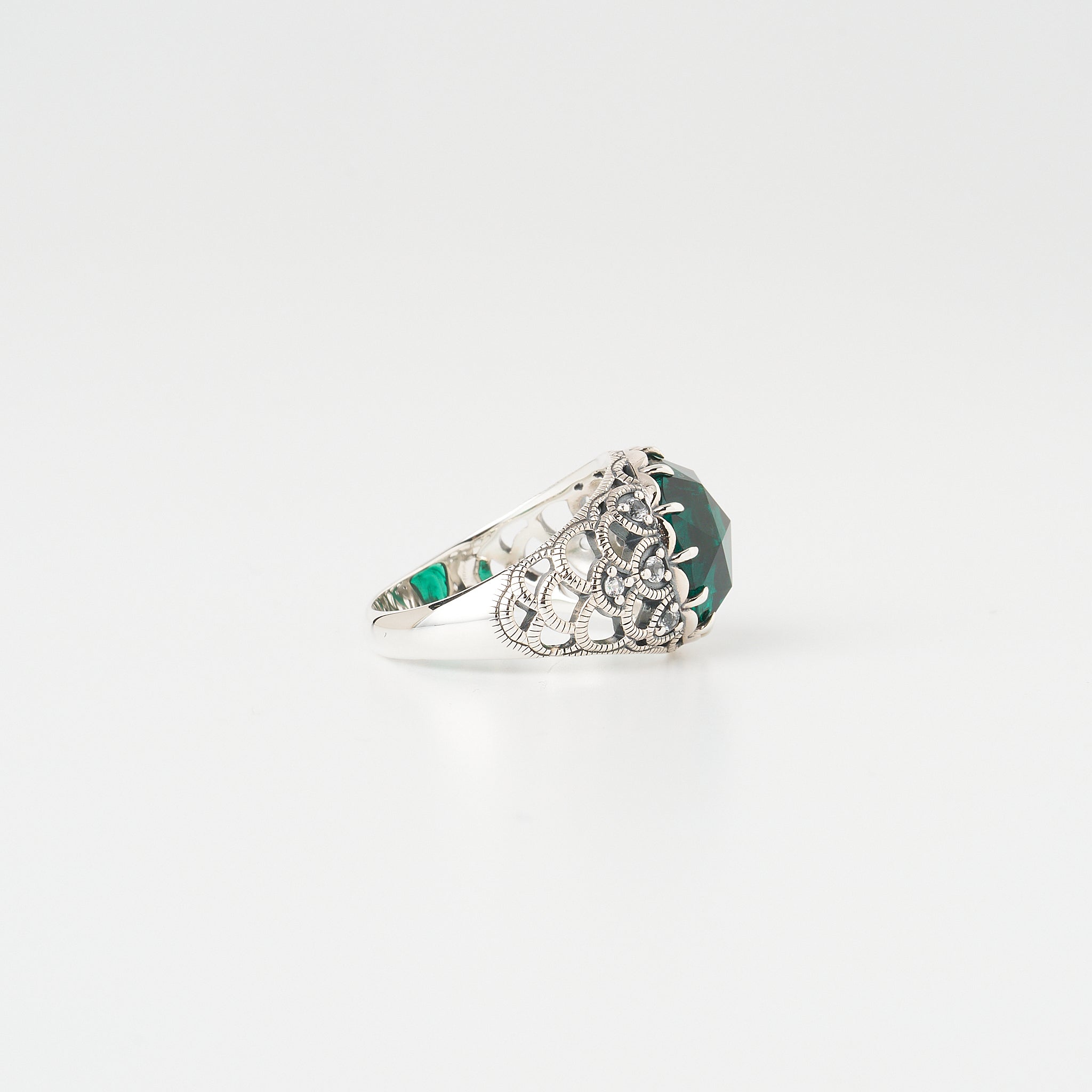 エメラルド/ホワイトトパーズ シルバーリング(いぶし銀仕上げ/LGE/English Garden/ダリアモチーフ)《WRGGE006》