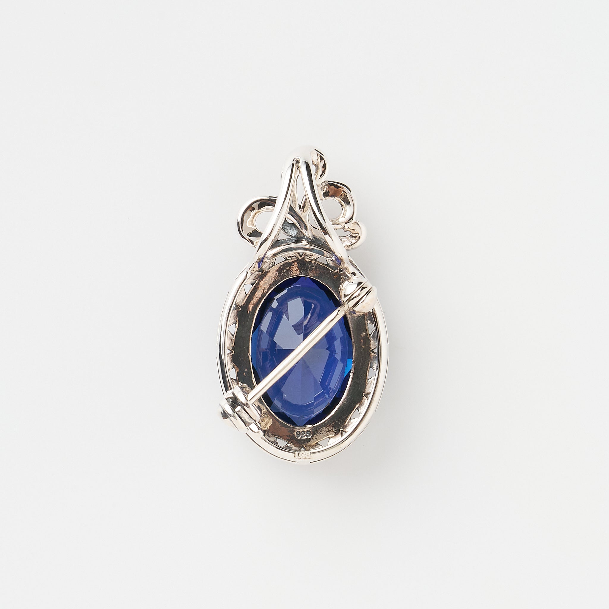 サファイア/ホワイトトパーズ シルバーブローチ兼ペンダントトップ(いぶし銀仕上げ/LGS/English Garden/ツタ・アラベスクモチーフ)《WBRGS005》