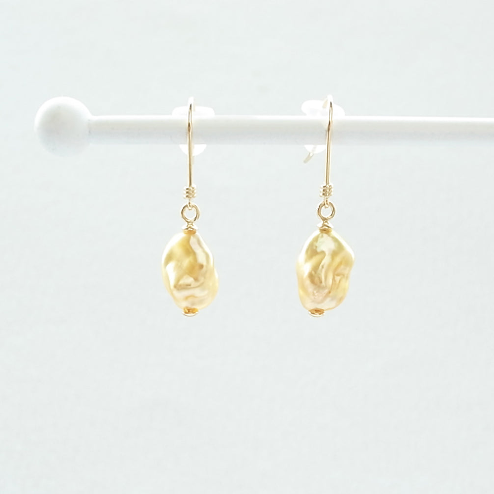 パール K18ピアス(白蝶真珠/ケシ/6月誕生石)《19T10318》