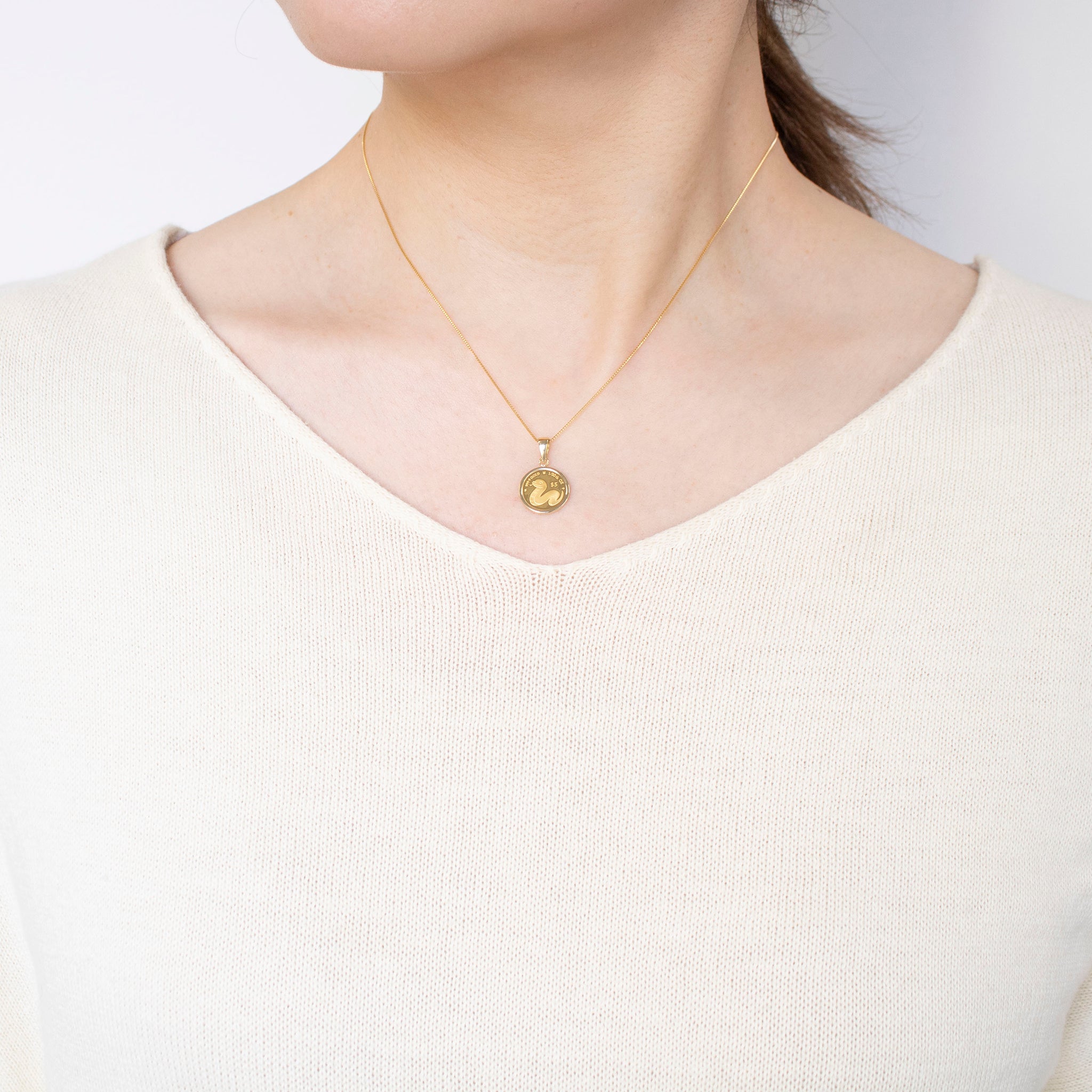 K24/K18ペンダントトップ(純金/1/30ozコイン/巳モチーフ)《24F20104  