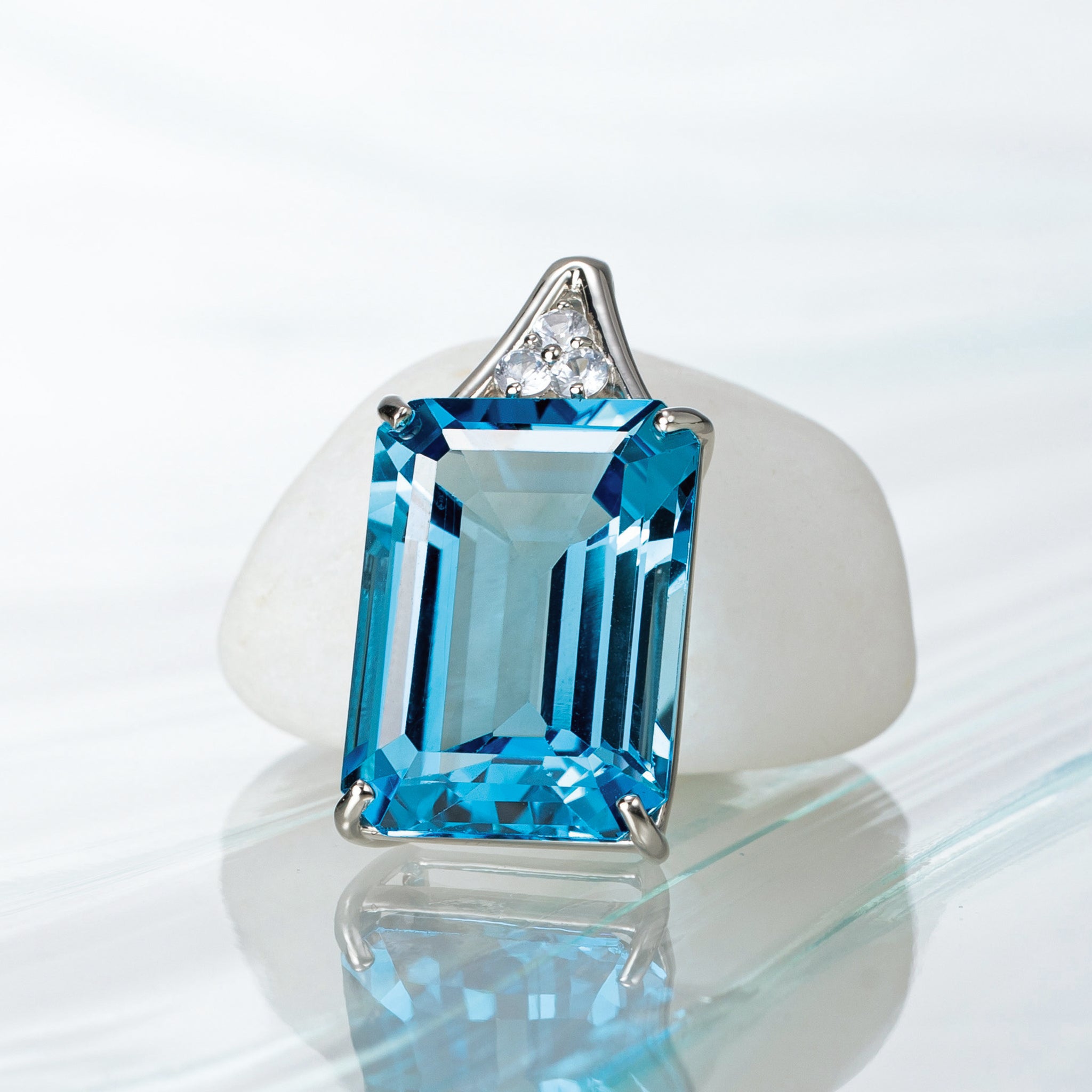 ブルートパーズ ブルーサファイア ペンダントトップ ワイヤー