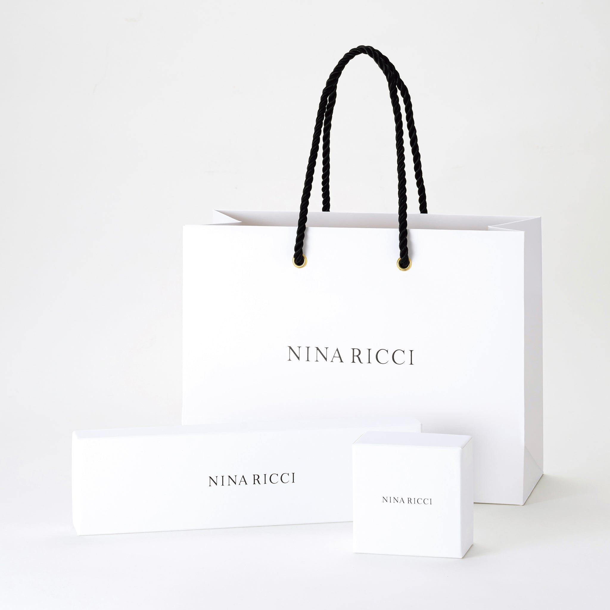 ☆美品☆定価5,8万☆NINA RICCI☆ニナリッチ☆ロゴ Tシャツ