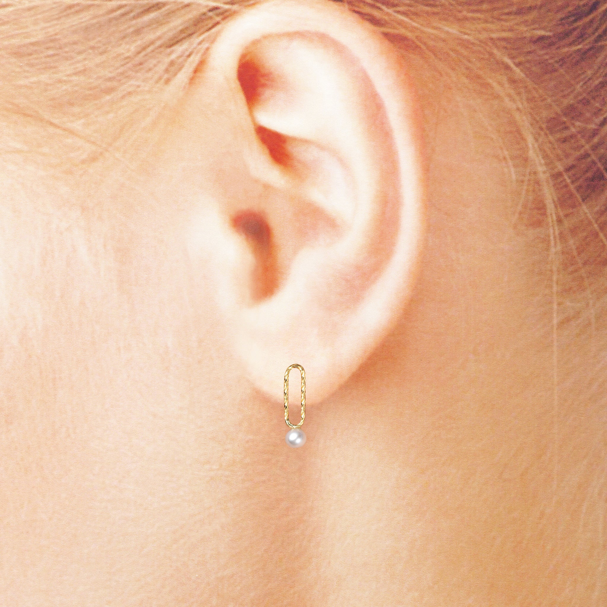 パール K18ピアス(淡水真珠/約2.5mm/6月誕生石)《25A03207》
