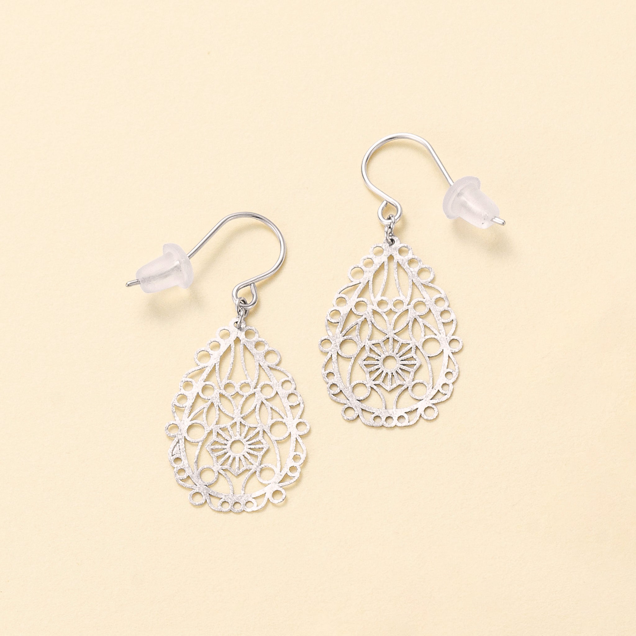 K18ピアス《25C30115》