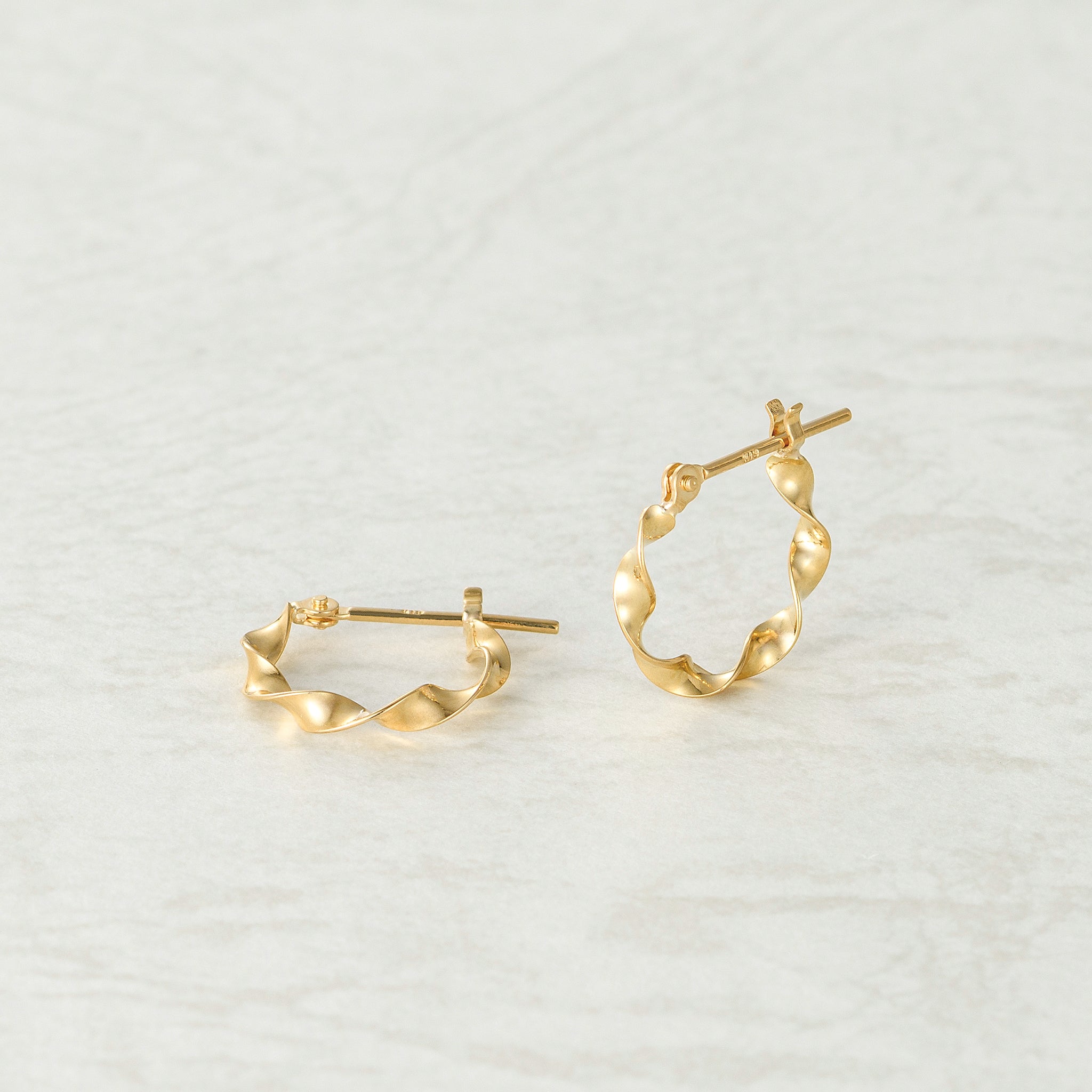 K18ピアス(フープ)《25C40115》