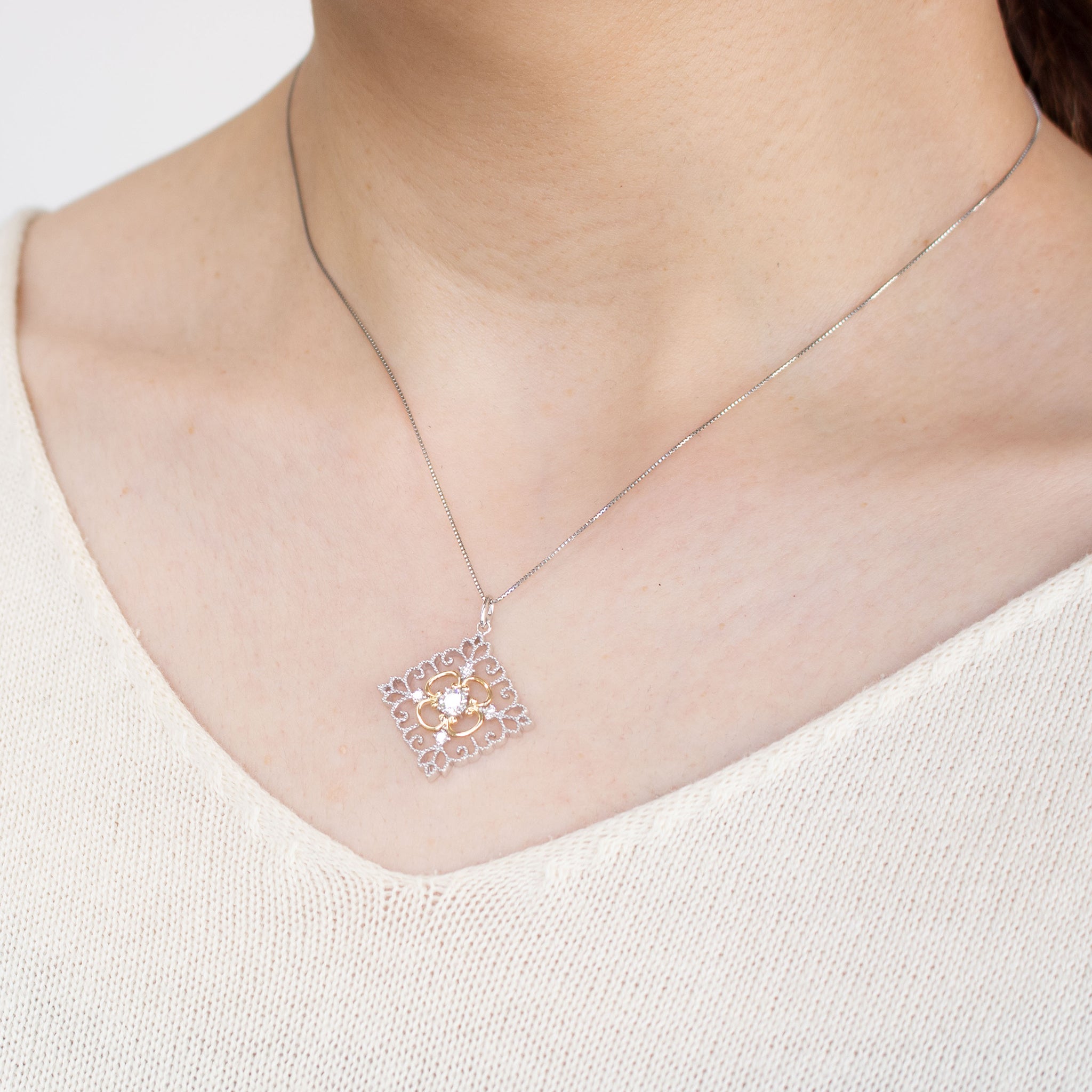 ダイヤモンド プラチナ/K18ネックレス(0.20カラット/Dカラー/SI2/EX/コンビカラー/4月誕生石/グレーディングレポート付)《25C80103》