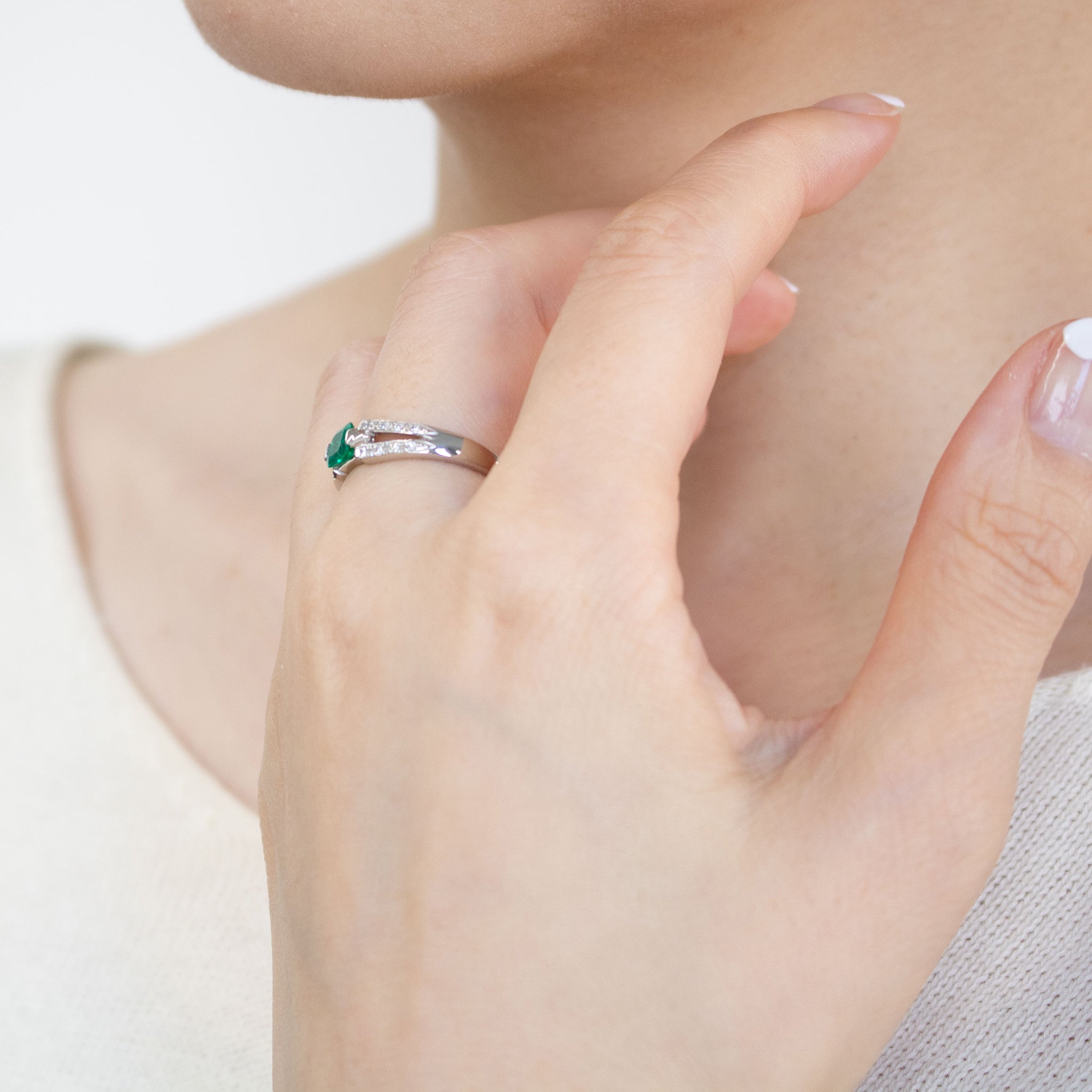 【限定1点】エメラルド/ダイヤモンド プラチナリング(5月誕生石/鑑別書付)《25C80111》