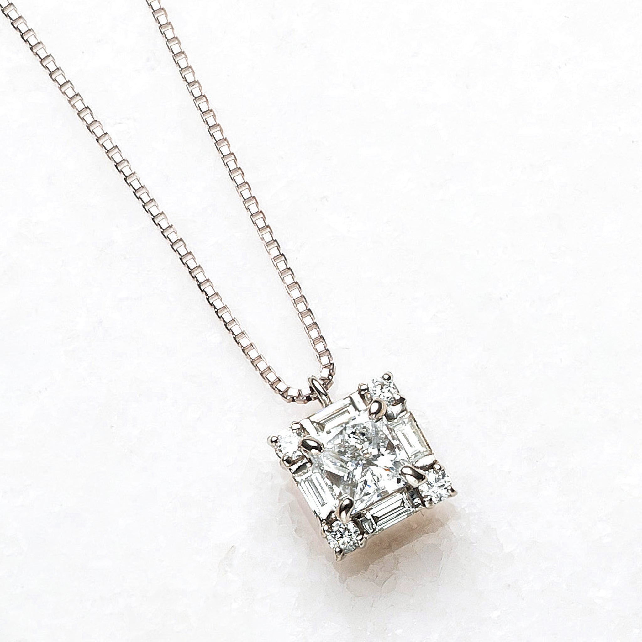 【限定3点】ダイヤモンド プラチナネックレス(0.2カラット/Dカラー/SIクラス/プリンセスカット/4月誕生石/グレーディングレポート付)《25H00403》