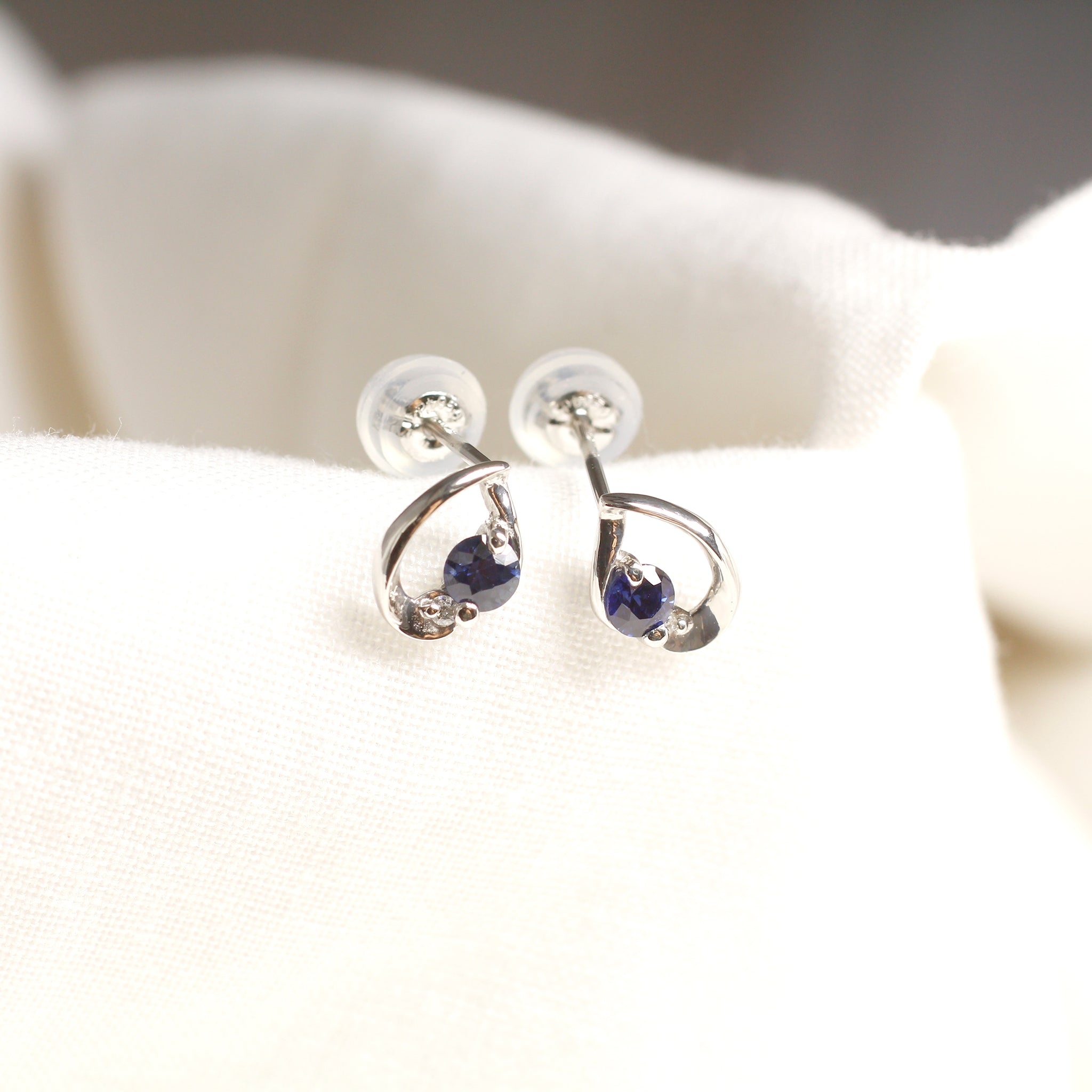 ピアス　No.4179 サファイア プラチナピアス(9月誕生石)《25A02701》 | 京セラ