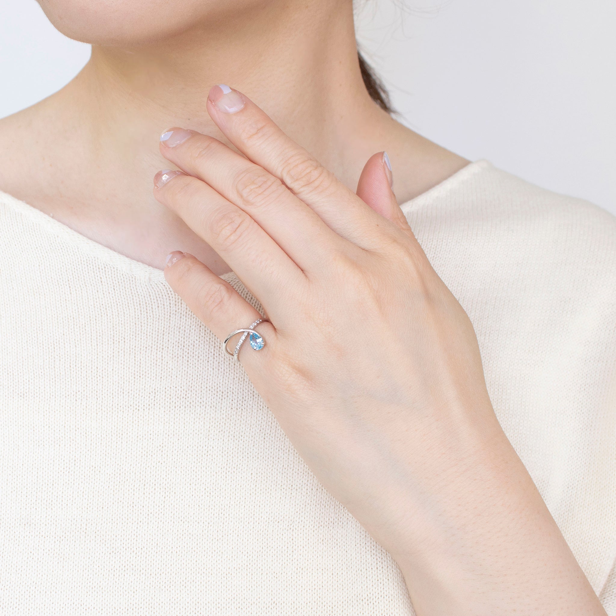 ロンドンブルートパーズとアメシスト　プラチナリング　蝶モチーフ ロンドンブルートパーズとアメシスト プラチナリング 蝶モチーフ