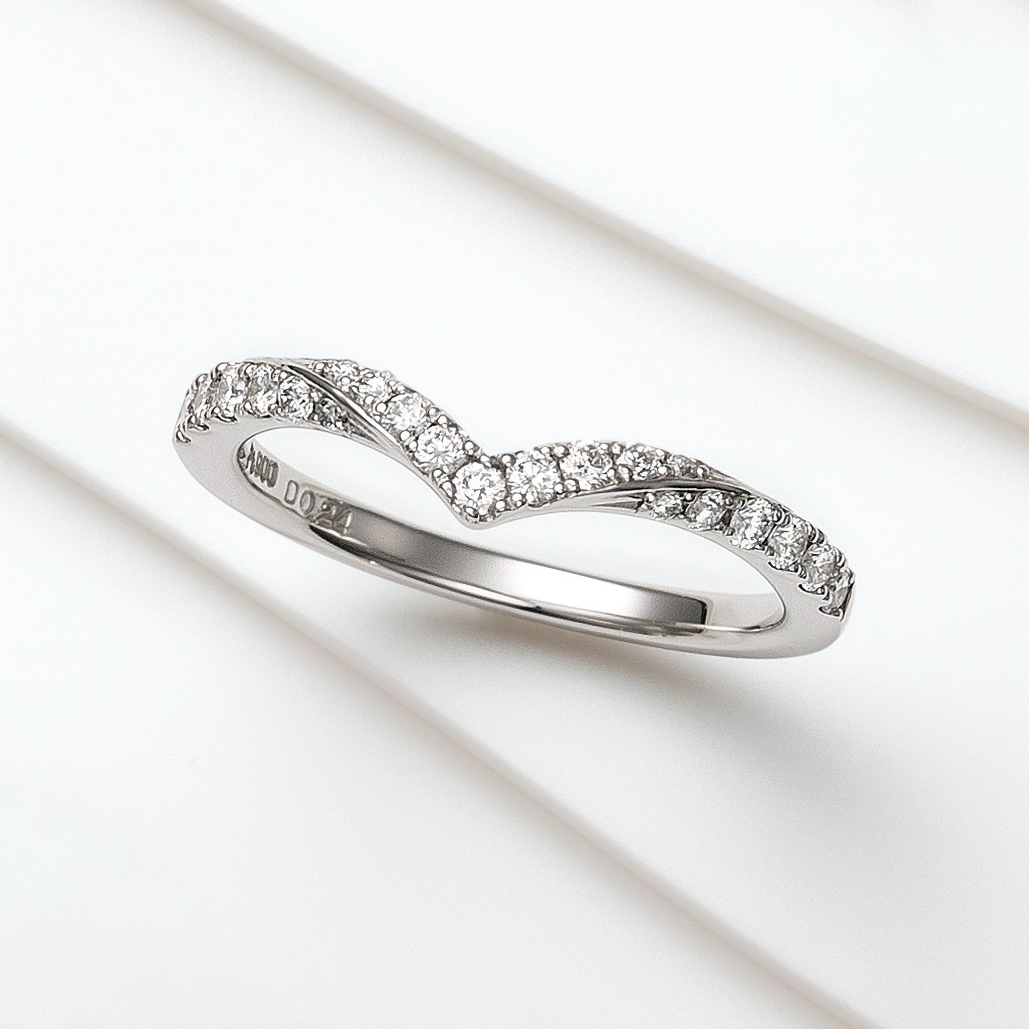 ＊『Mary様』専用　天然ダイヤモンドリング　V字デザインプラチナリング ダイヤモンド5ストーンV字リング 【通常】｜nihonchokuhan(日本直販