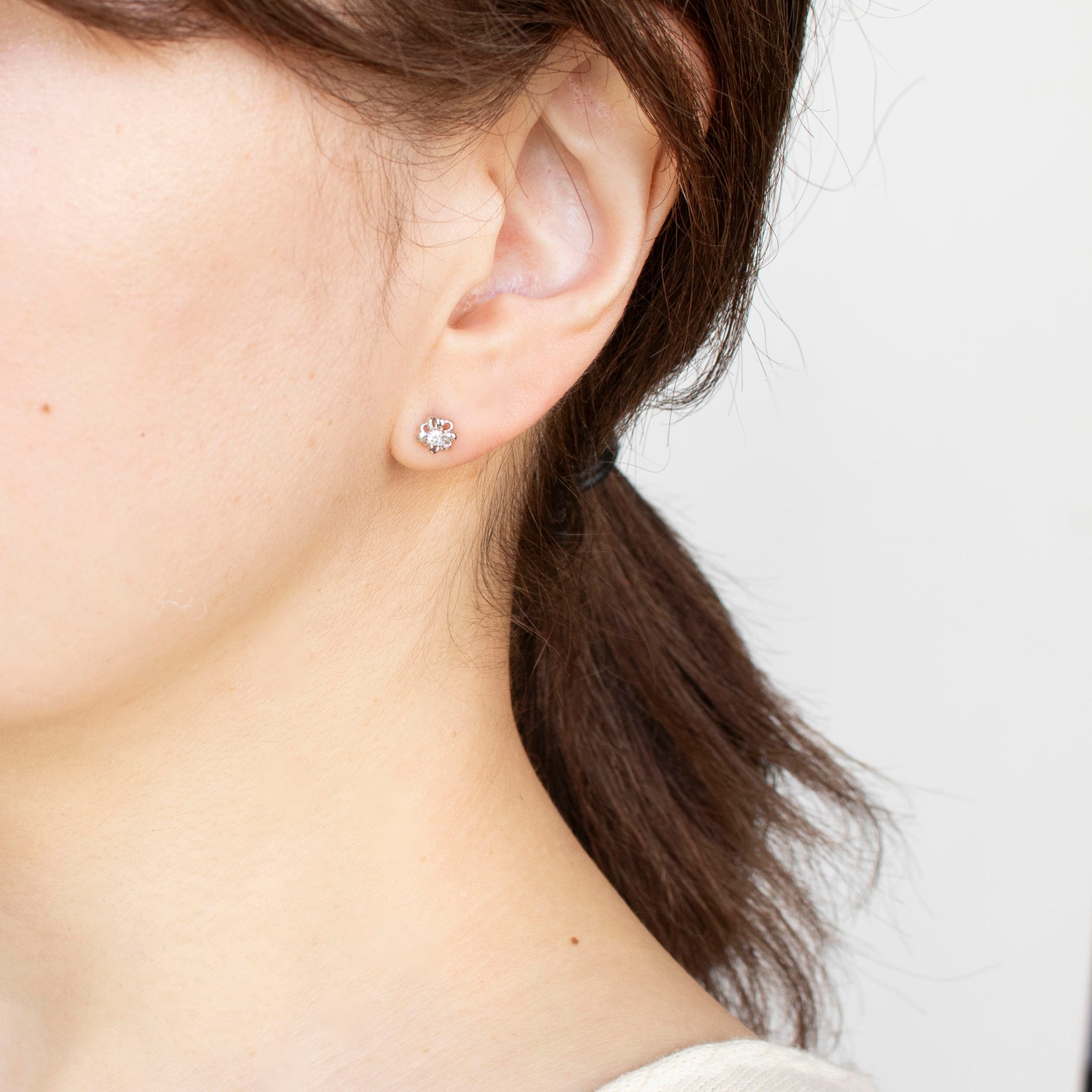 ダイヤモンド プラチナピアス(フラワーモチーフ/4月誕生石)《25H02707》