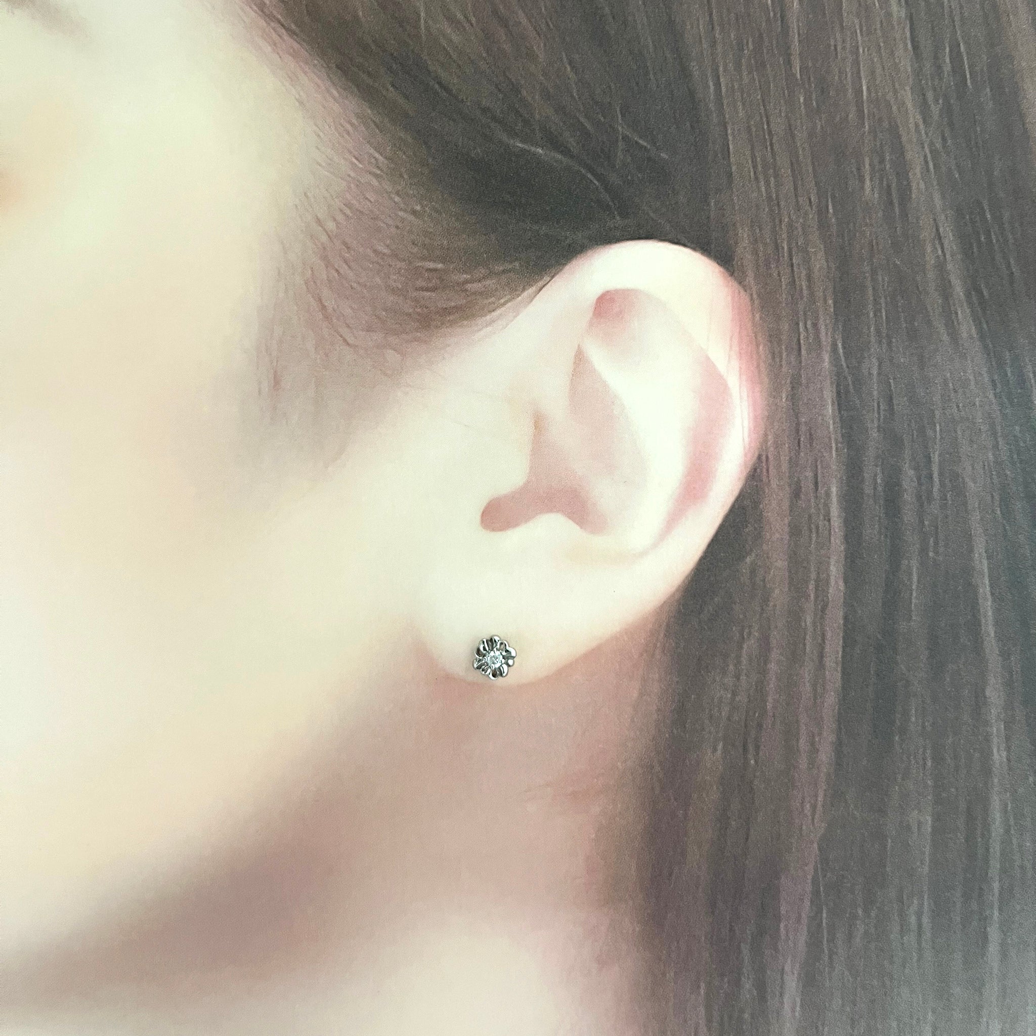 ダイヤモンド プラチナピアス(フラワーモチーフ/4月誕生石)《25H02707》