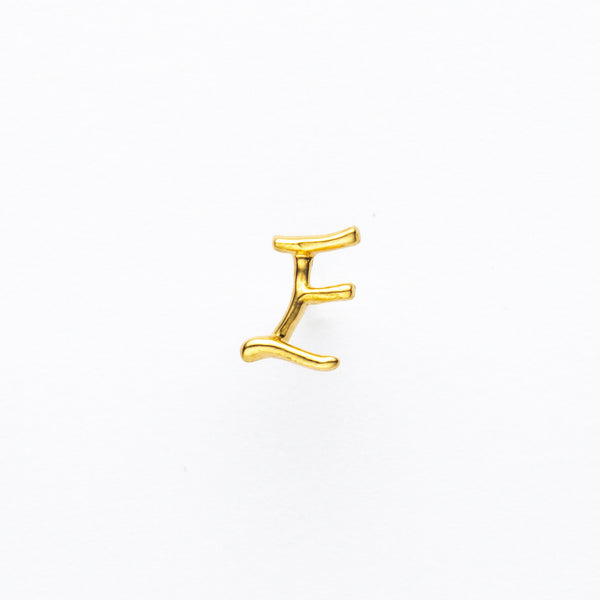 新品☆K18(18金)イニシャル【E】ピアス K18ピアス(イニシャル/W/片側)《25H02711-W》 | 京セラ