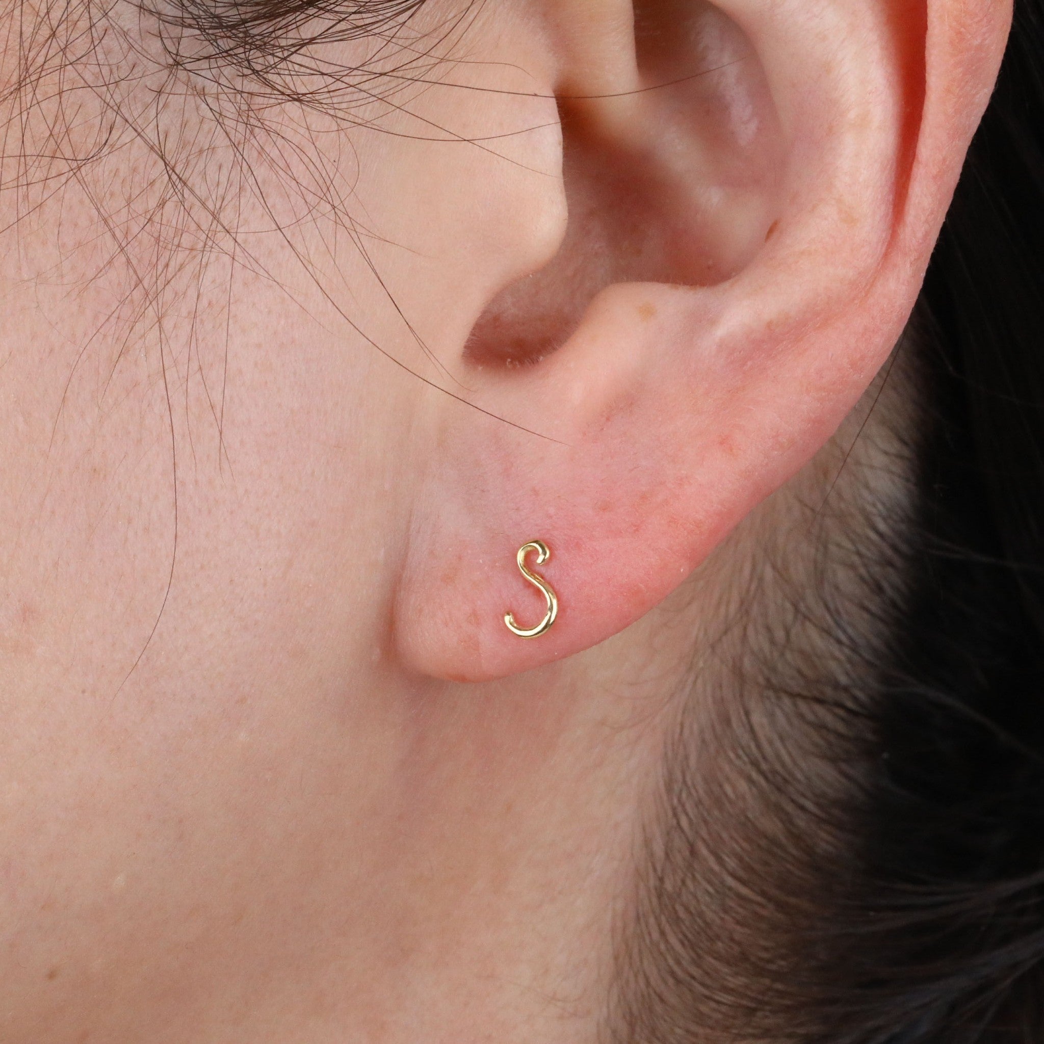 K18ピアス(イニシャル/S/片側)《25H02711-S》 | 京セラ