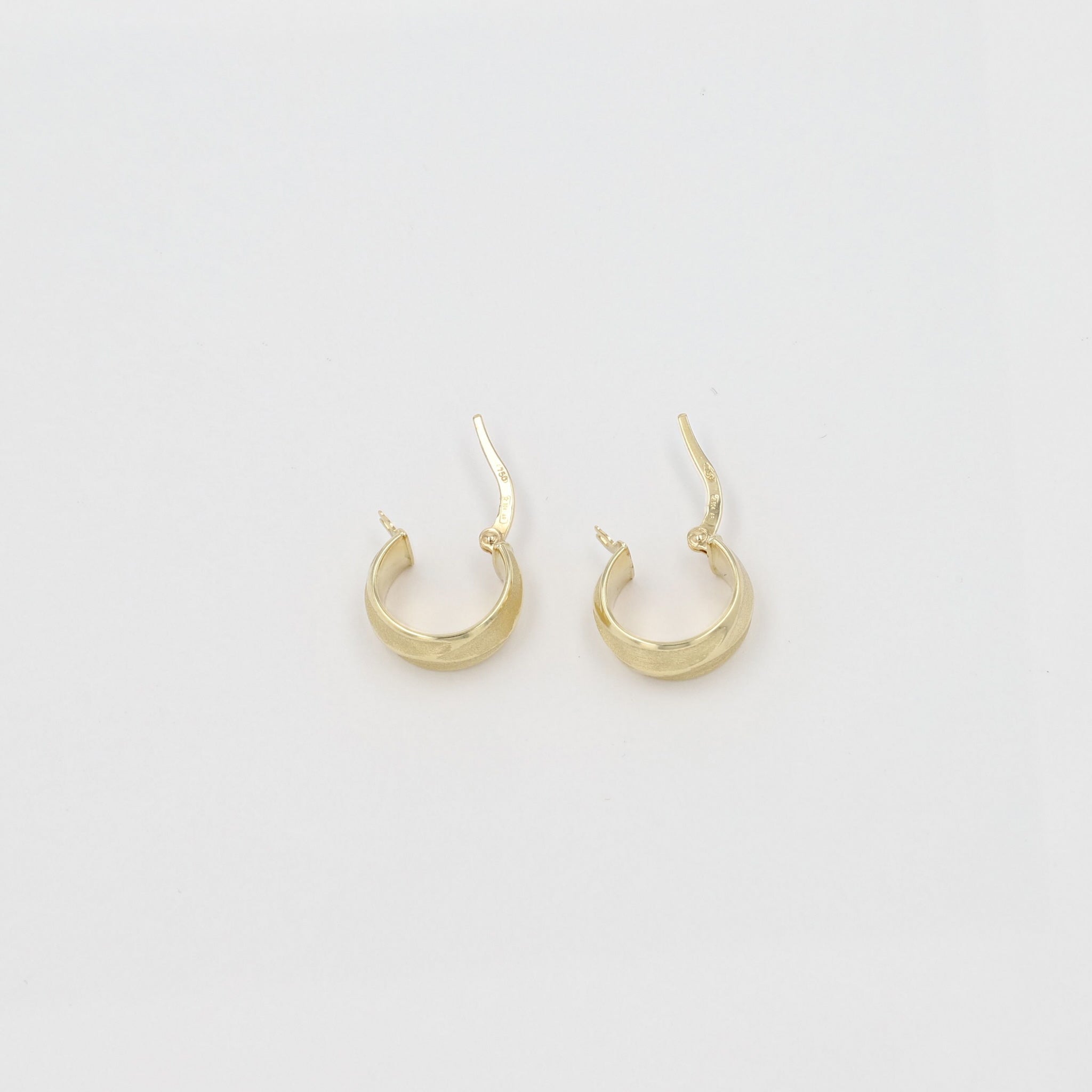 K18ピアス(イタリア製/フープ)《25N01203》