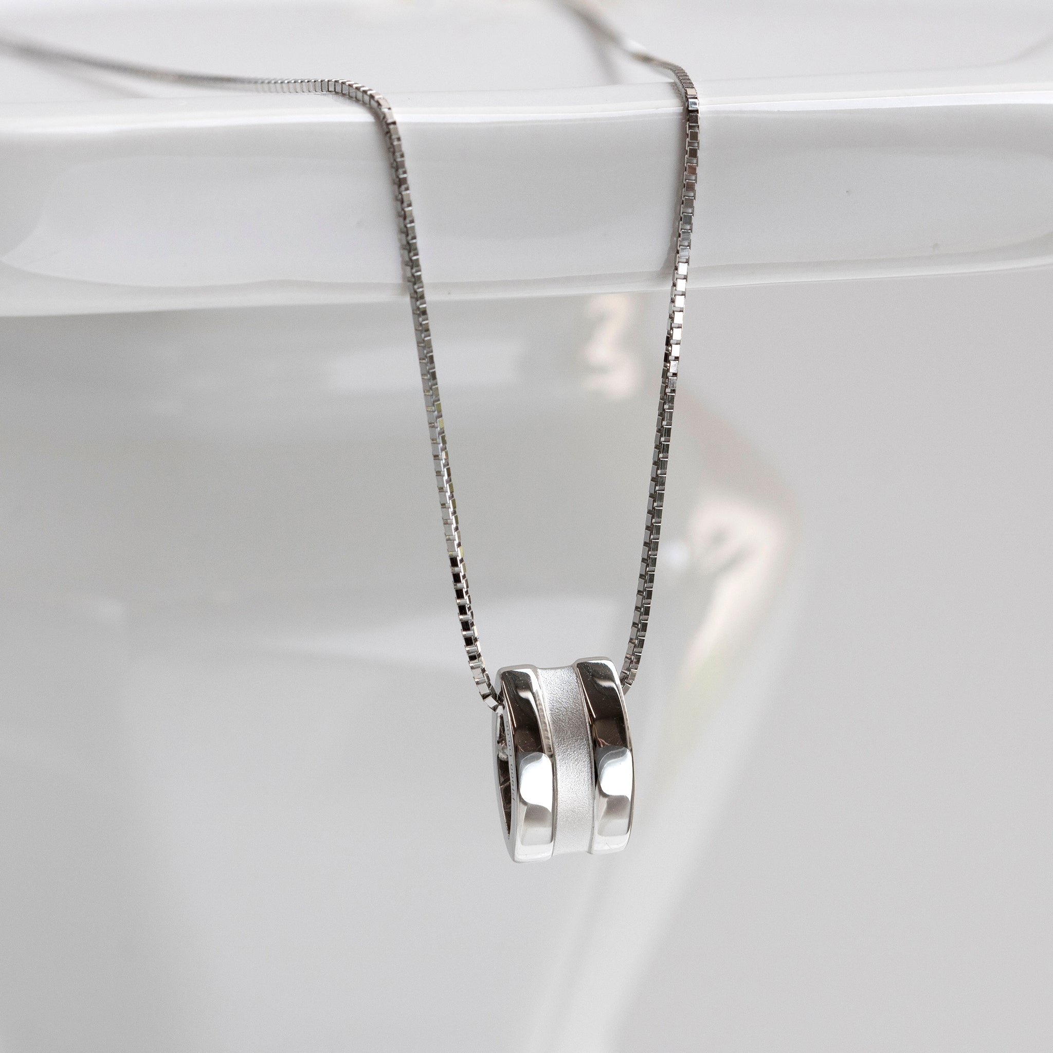 ダイヤモンド プラチナネックレス(4月誕生石)《25N01901