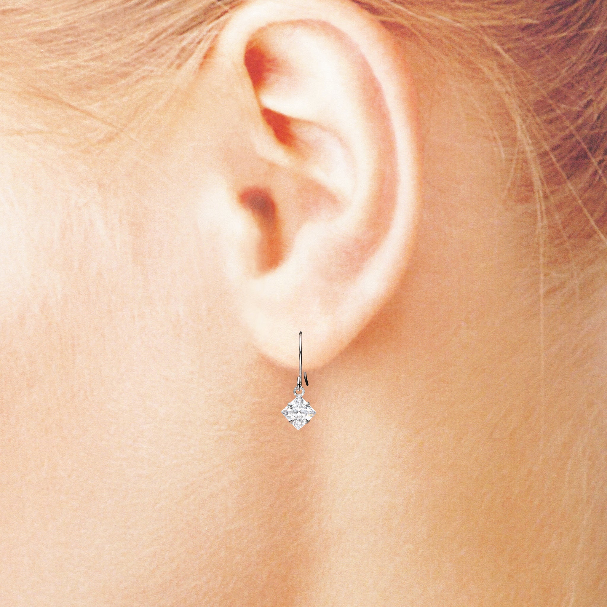 キュービックジルコニア プラチナピアス(スクエアカット)《25N02510