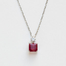【限定1点】レッドベリル/ダイヤモンド プラチナネックレス(0.4カラット/エメラルドカット/鑑別書付き)《25T10116》