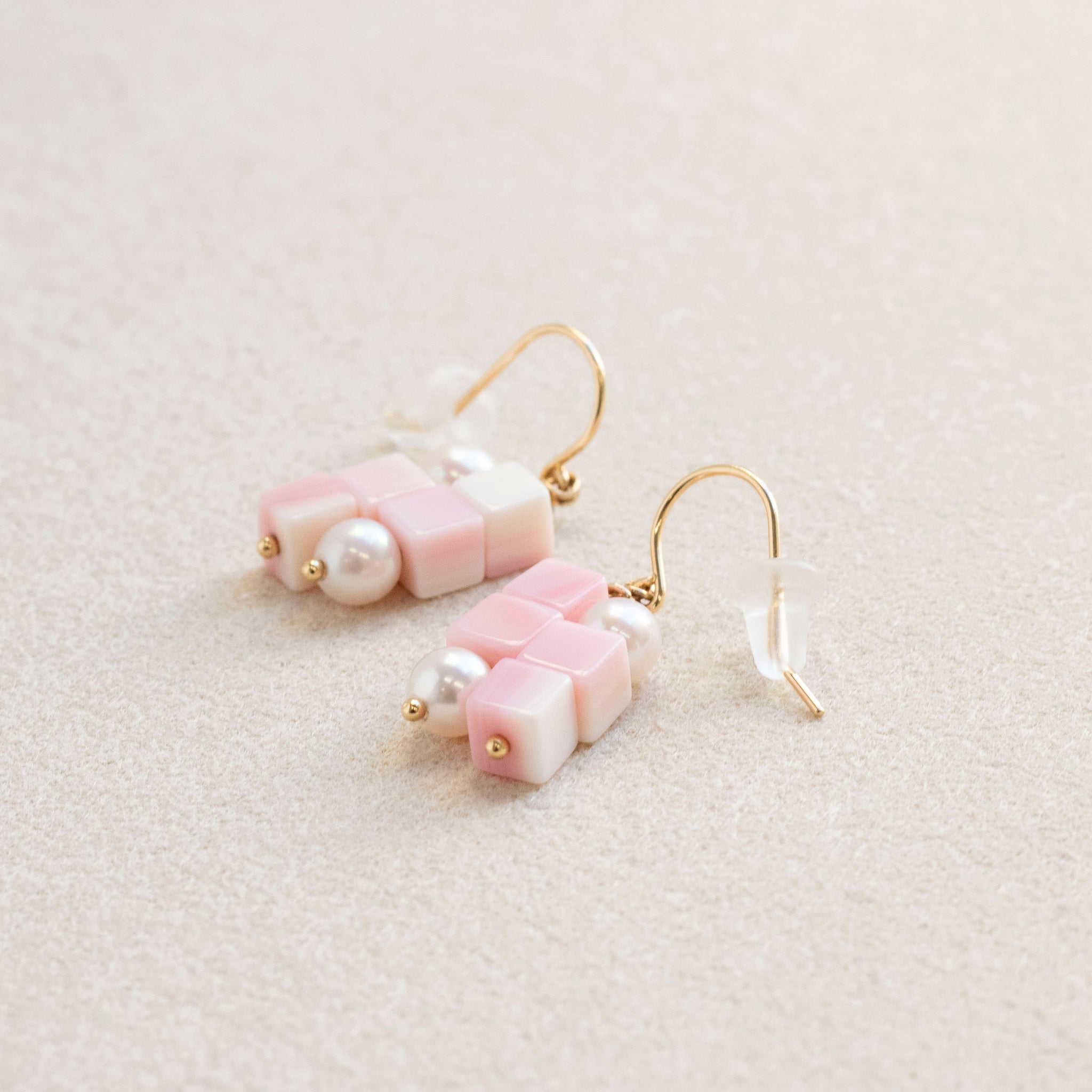 【限定1点】コンクシェル/パール K18ピアス(アコヤ真珠/4mm)《25T10121》