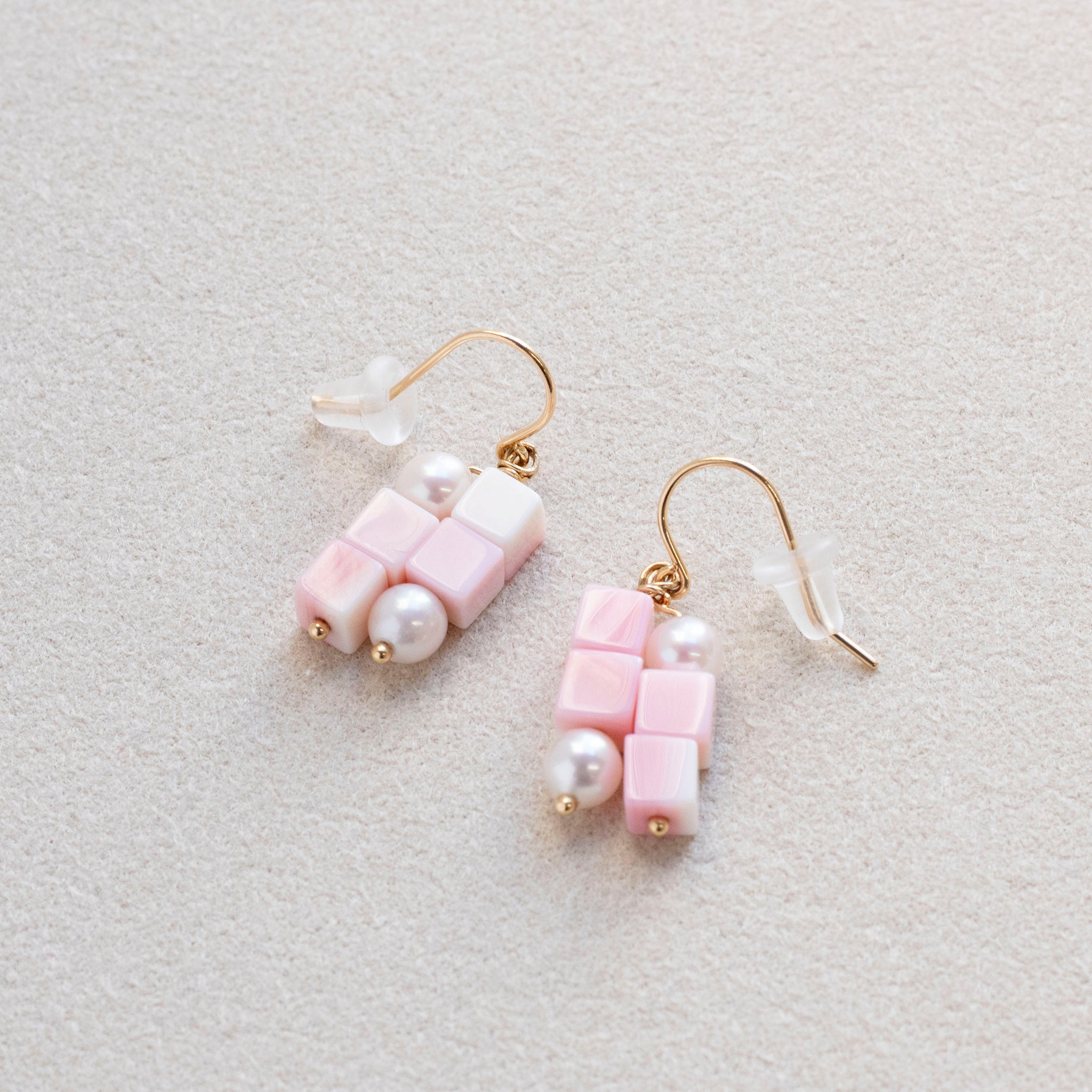 【限定1点】コンクシェル/パール K18ピアス(アコヤ真珠/4mm)《25T10121》
