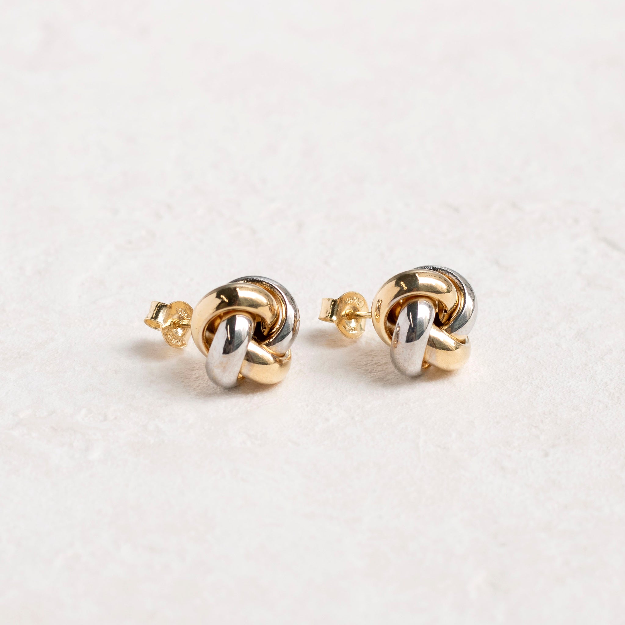 K18ピアス(イタリア製)《25T10257》