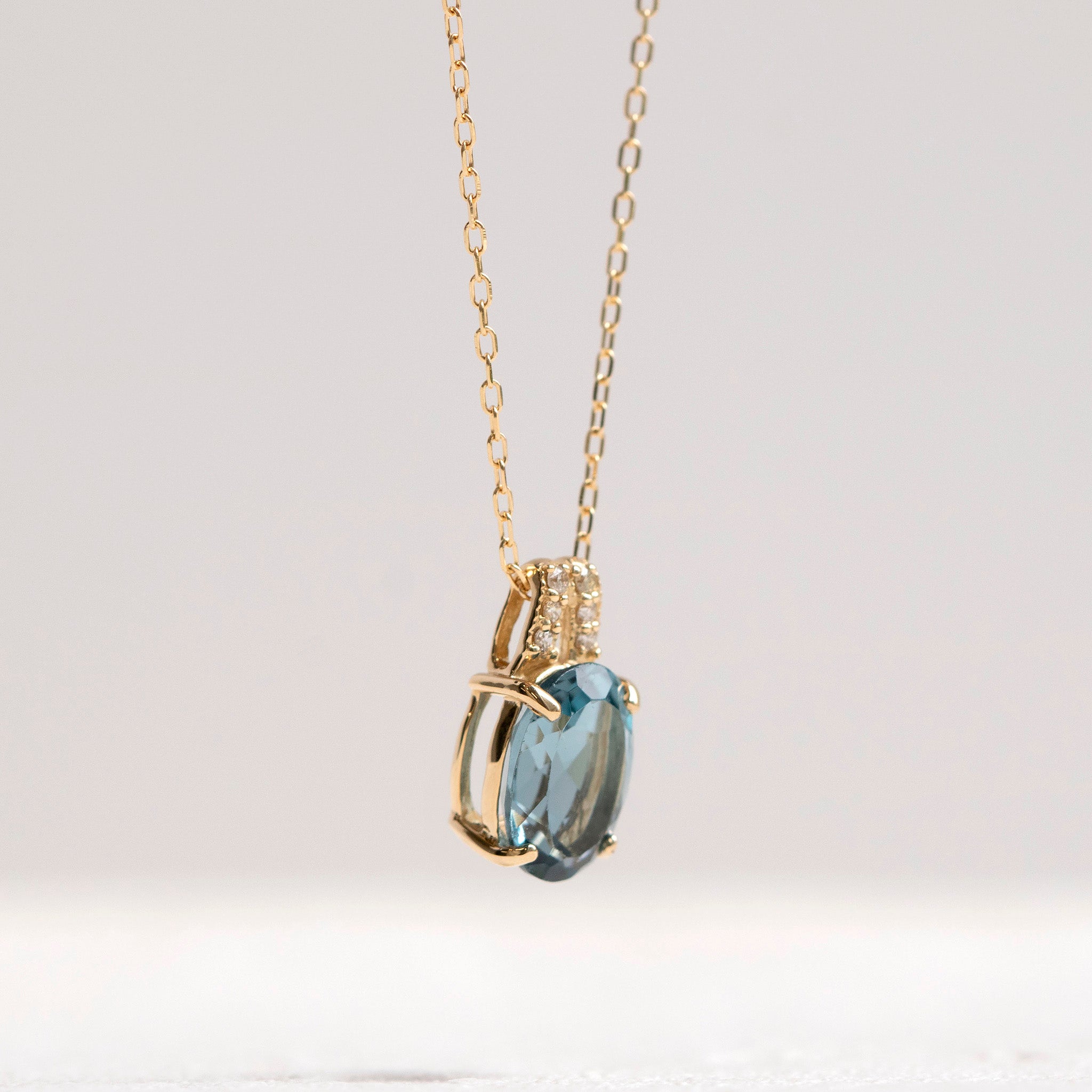 ブルートパーズ/ダイヤモンド K18ネックレス(11月誕生石)《25T10262》