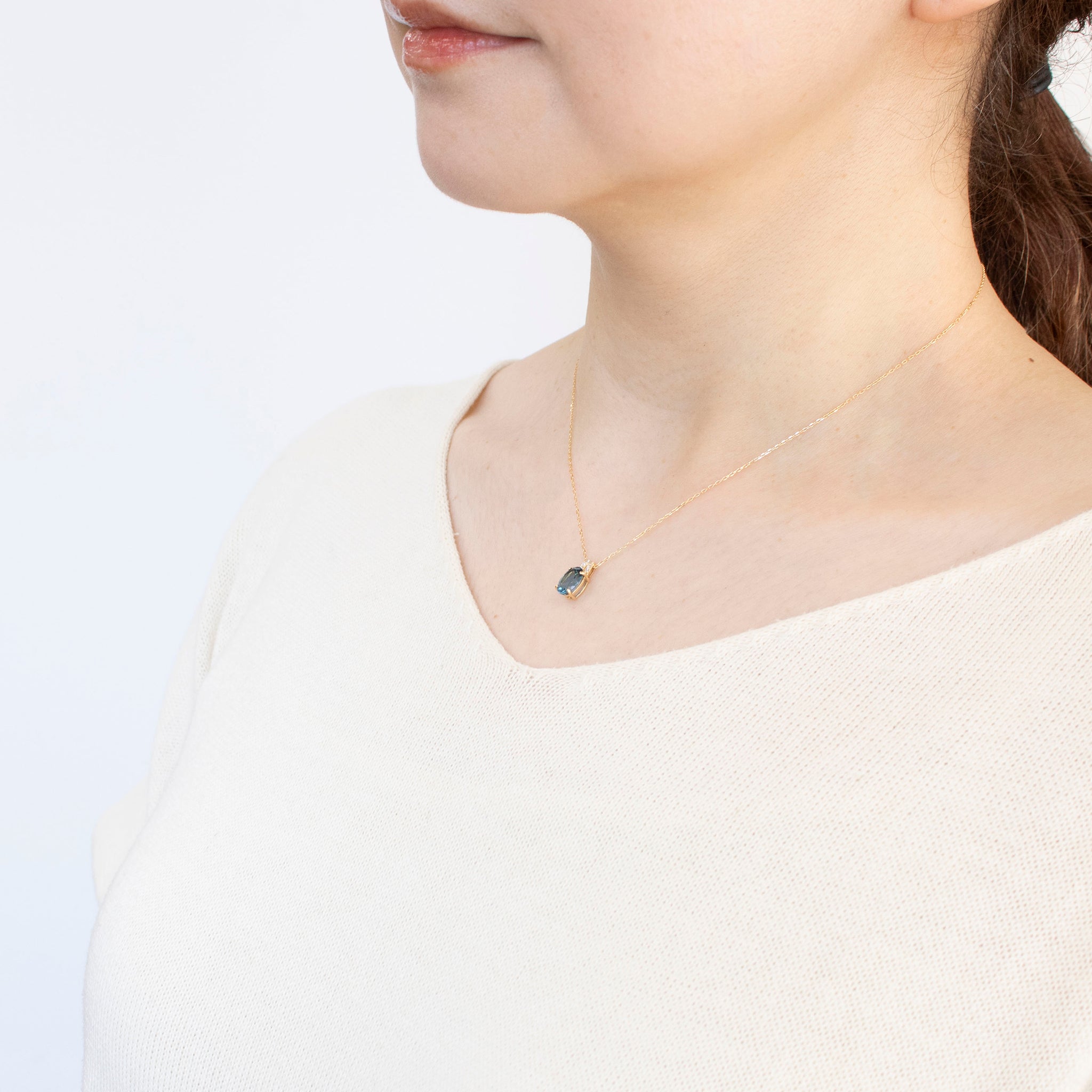 ブルートパーズ/ダイヤモンド K18ネックレス(11月誕生石)《25T10262》