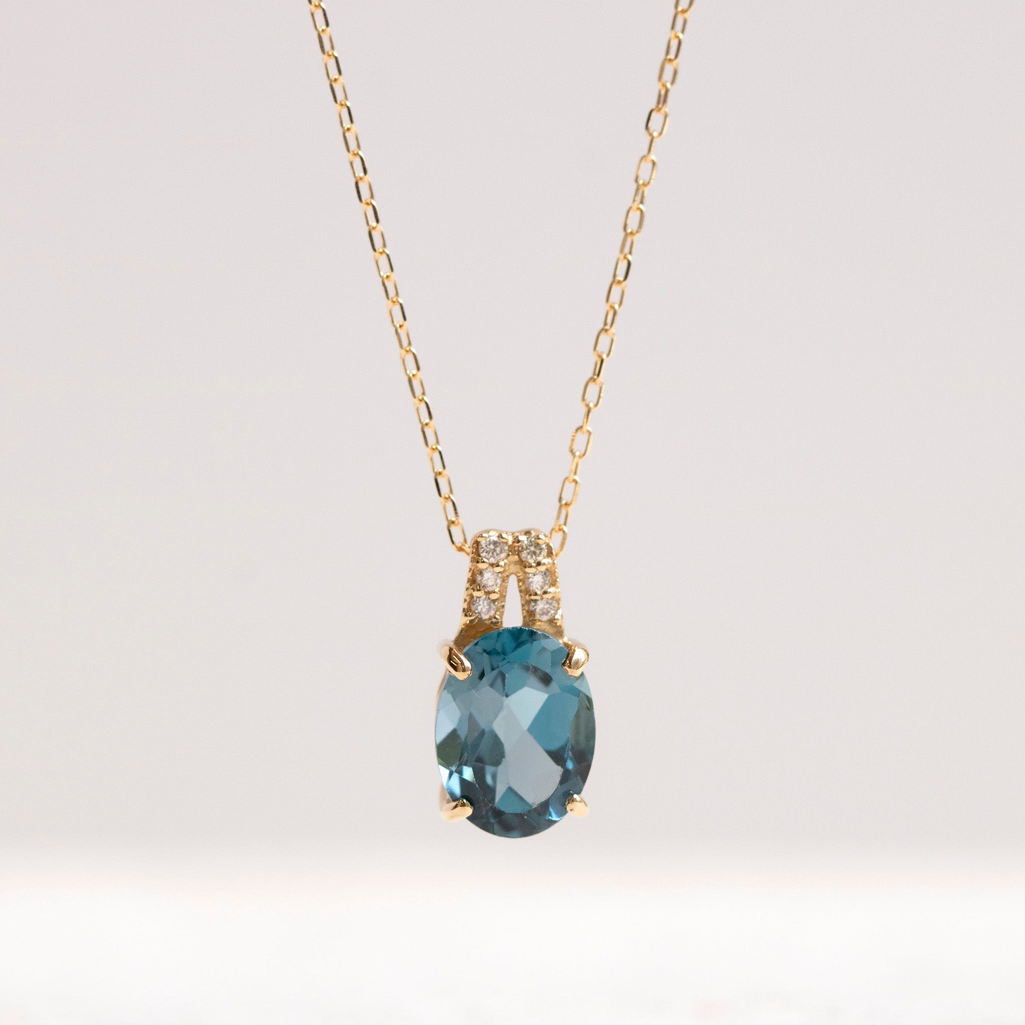 ブルートパーズ/ダイヤモンド K18ネックレス(11月誕生石)《25T10262》