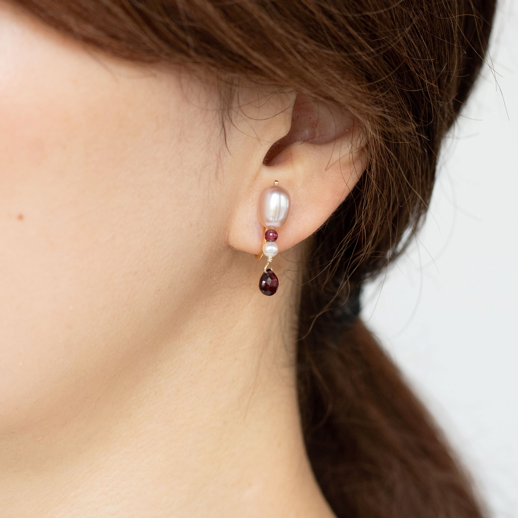 【限定5点】ガーネット/パール シルバーイヤリング(淡水真珠)《25T10299》