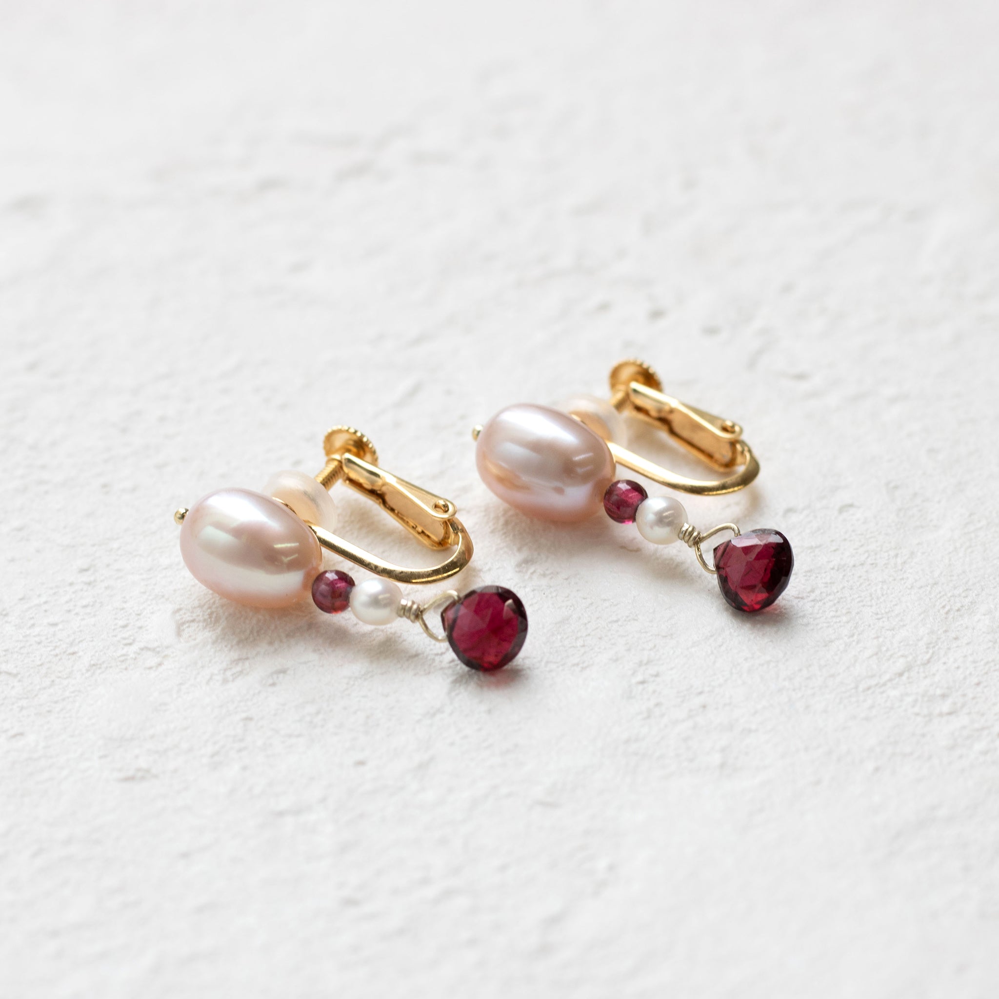 【限定5点】ガーネット/パール シルバーイヤリング(淡水真珠)《25T10299》