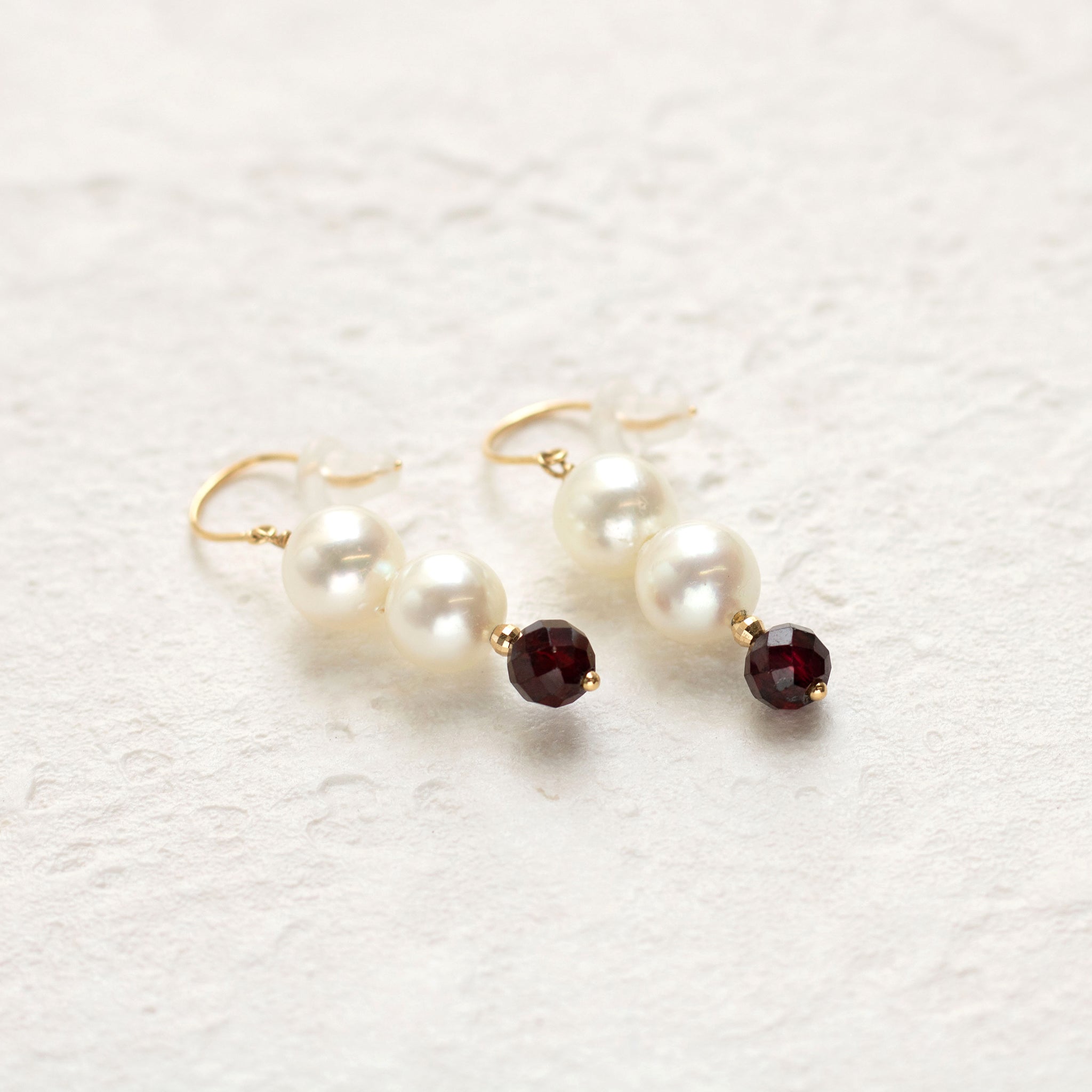 【限定20点】パール/ガーネット K18ピアス(淡水真珠)《25T10301》