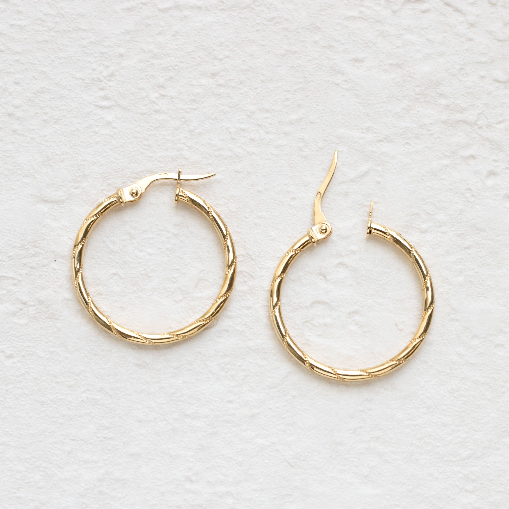 K18ピアス(フープ/イタリア製)《25T10319》