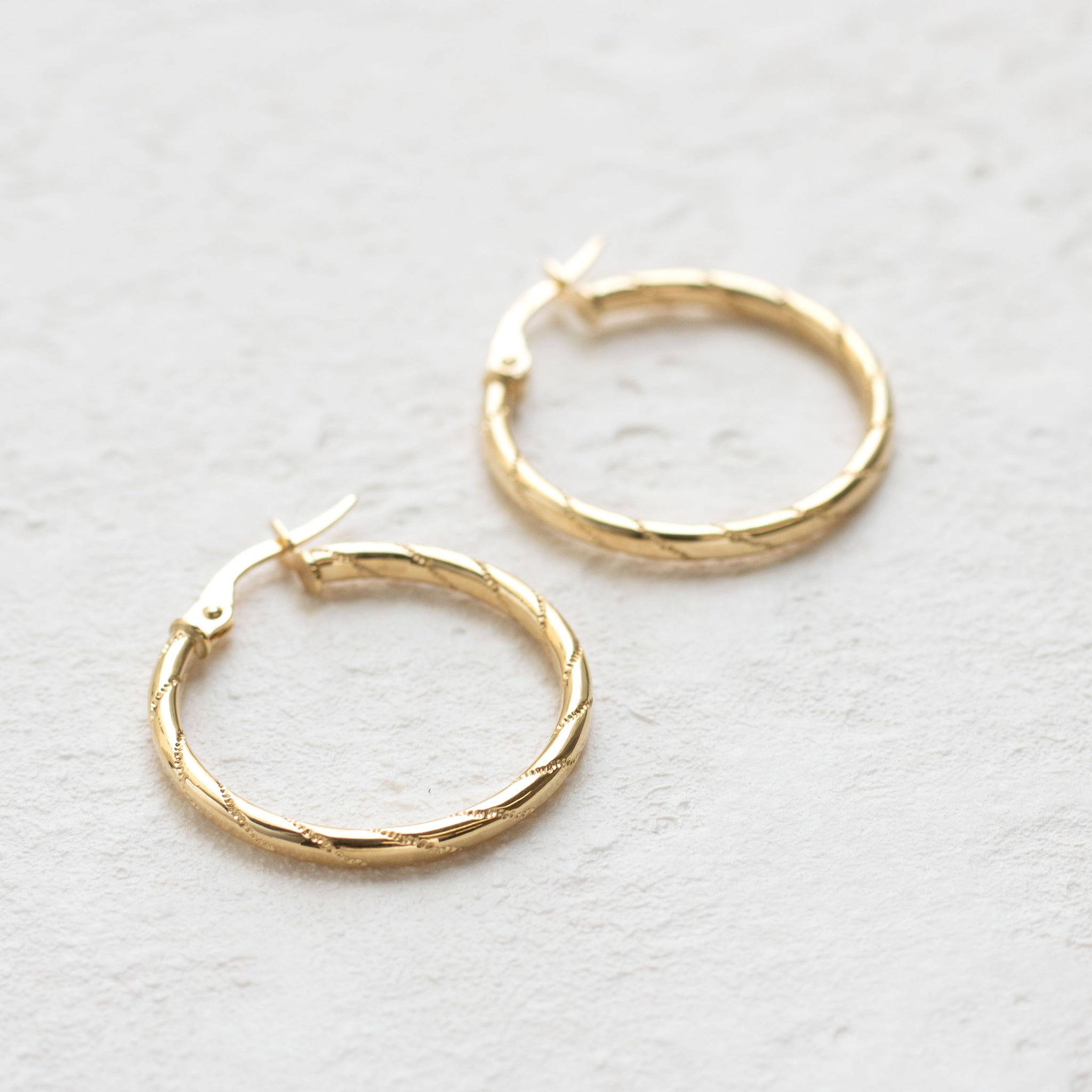 K18ピアス(フープ/イタリア製)《25T10319》