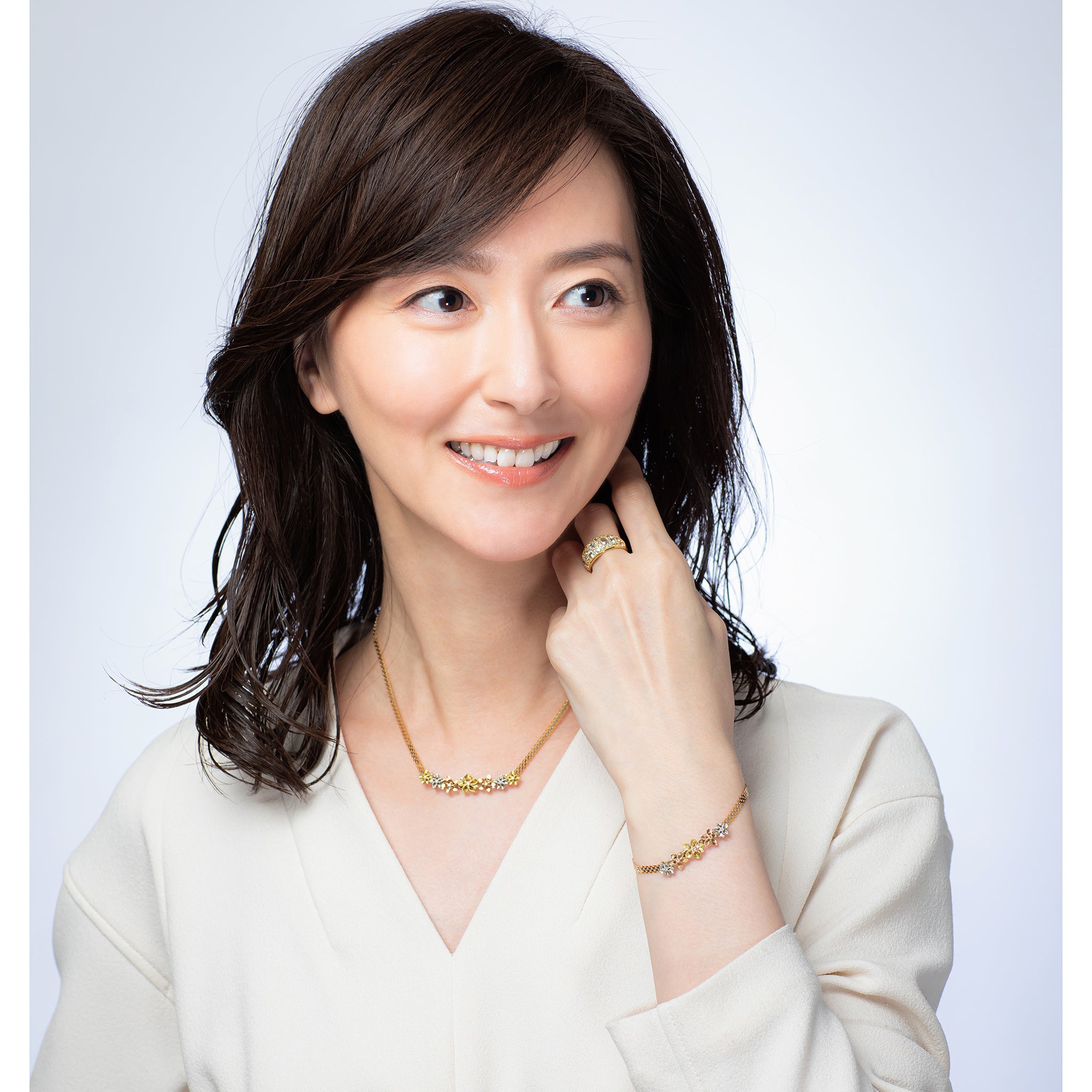 ホワイトサファイア K18リング(9月誕生石/鑑別書付)《25V00202