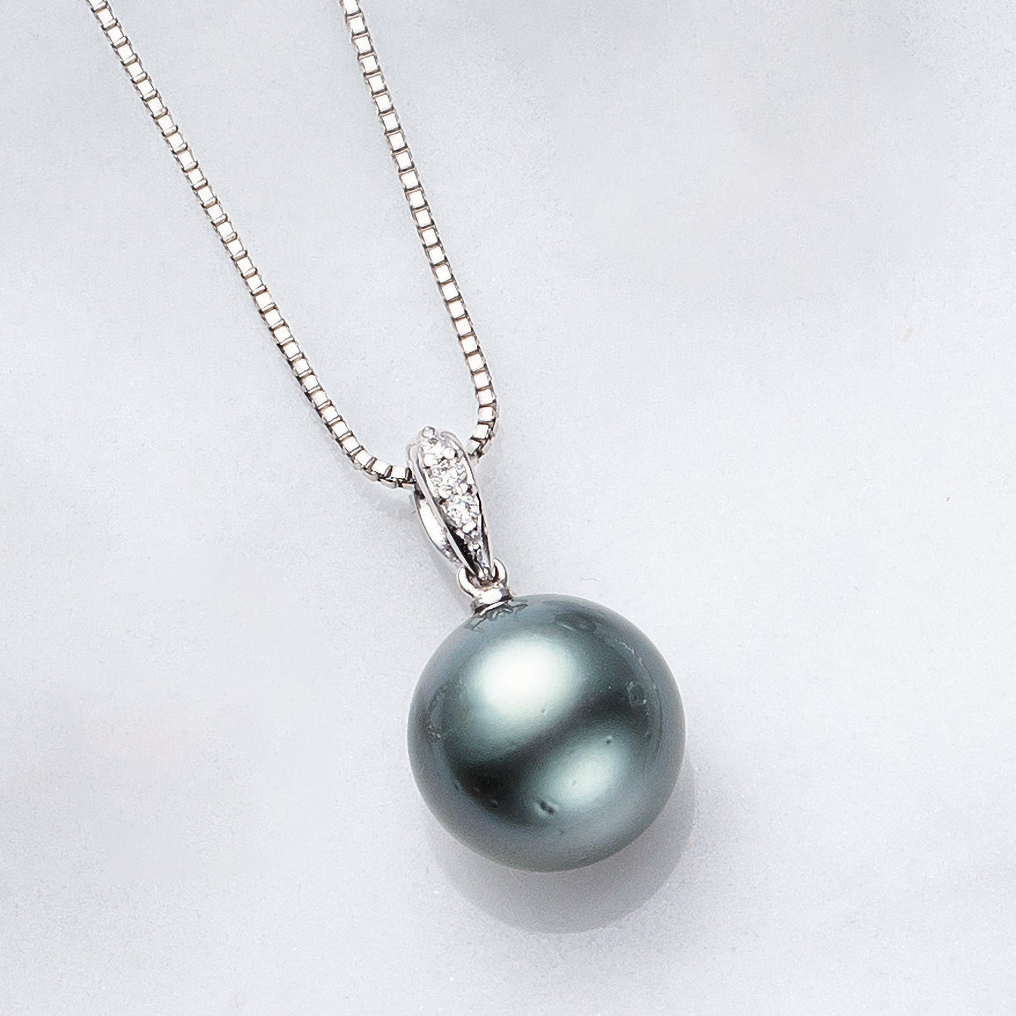 パール/ダイヤモンド プラチナネックレス(黒蝶真珠/10mm/6月誕生石)《25V00302》