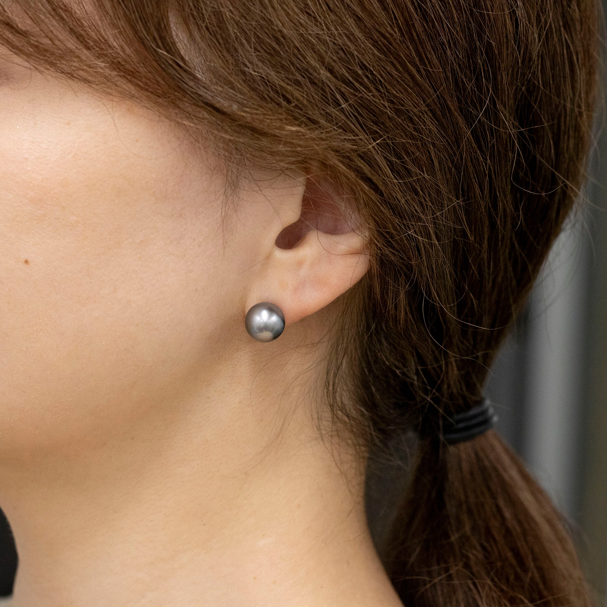 パール プラチナピアス(黒蝶真珠/10mm/6月誕生石)《25V00303》