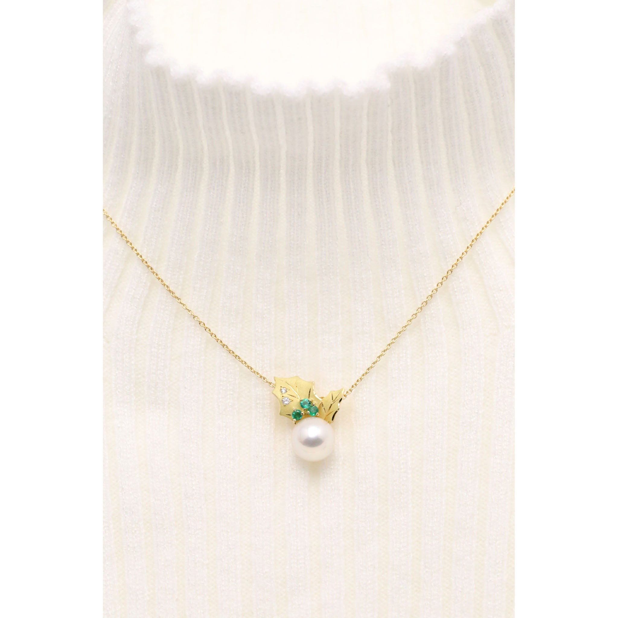 パール/エメラルド K18ネックレス(アコヤ真珠/8mm/ヒイラギモチーフ/6月誕生石/鑑別書付)《25V00401》