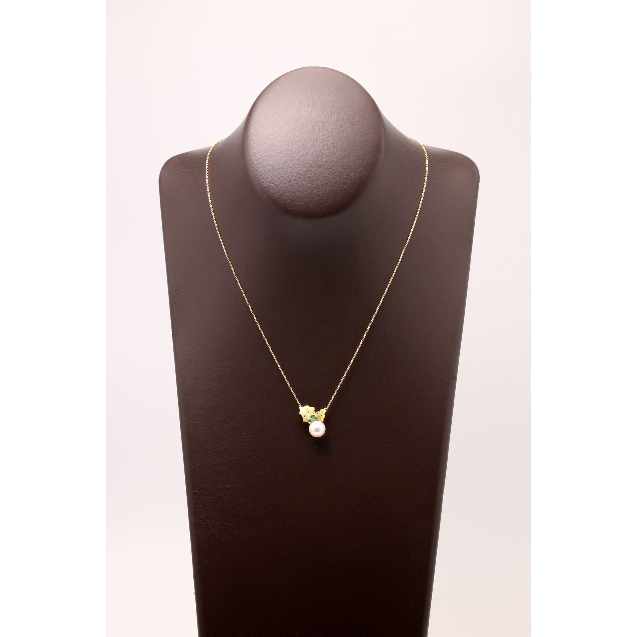 パール/エメラルド K18ネックレス(アコヤ真珠/8mm/ヒイラギモチーフ/6月誕生石/鑑別書付)《25V00401》