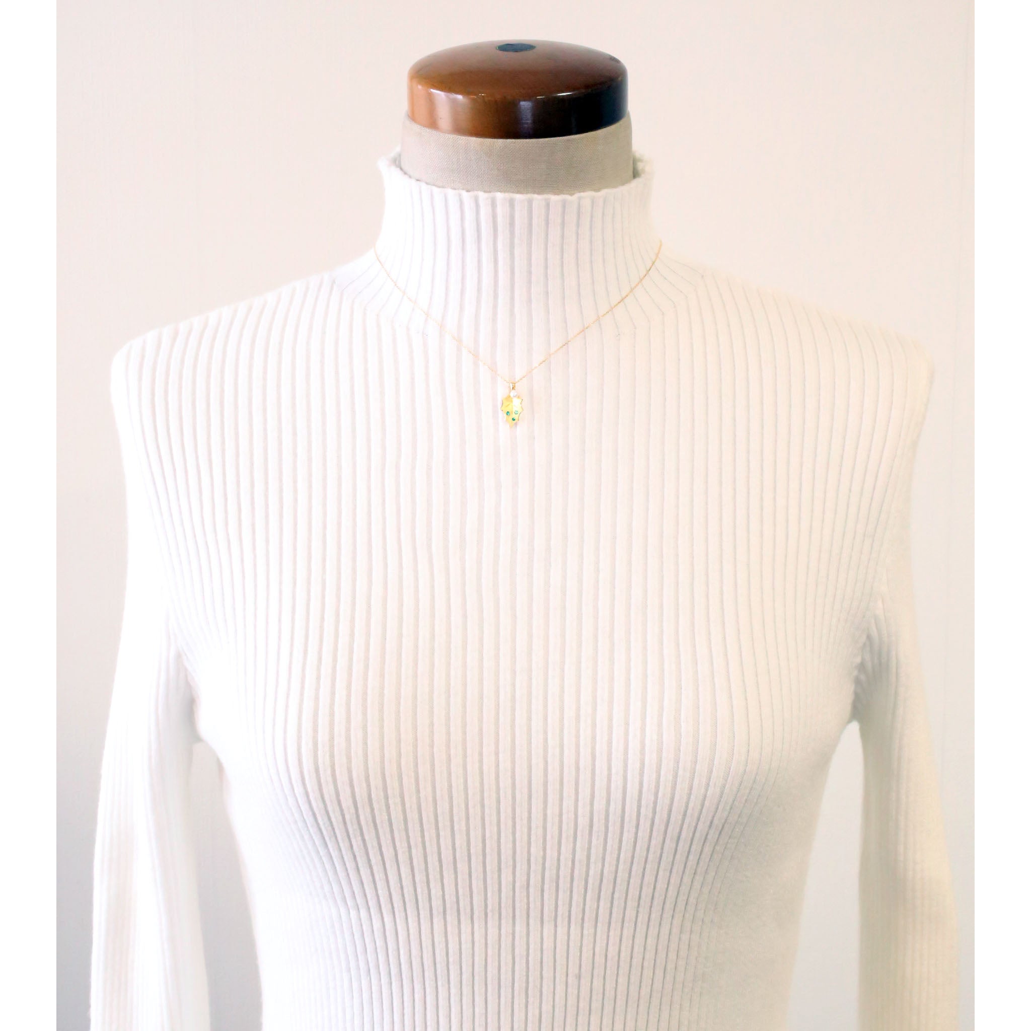 パール/エメラルド K18ネックレス(アコヤ真珠/ヒイラギモチーフ/6月誕生石/鑑別書付)《25V00403》