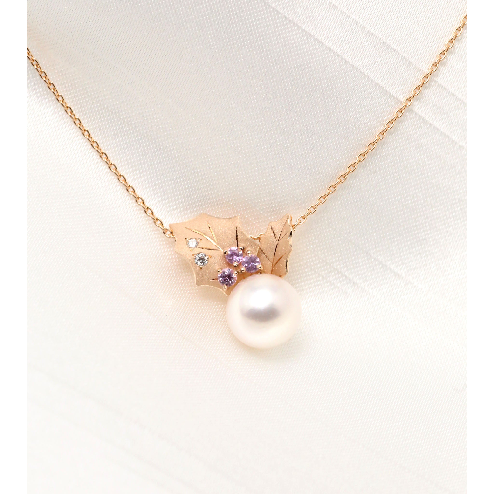 パール/ピンクサファイア K18ネックレス(アコヤ真珠/8mm/ヒイラギモチーフ/6月誕生石/鑑別書付)《25V00404》