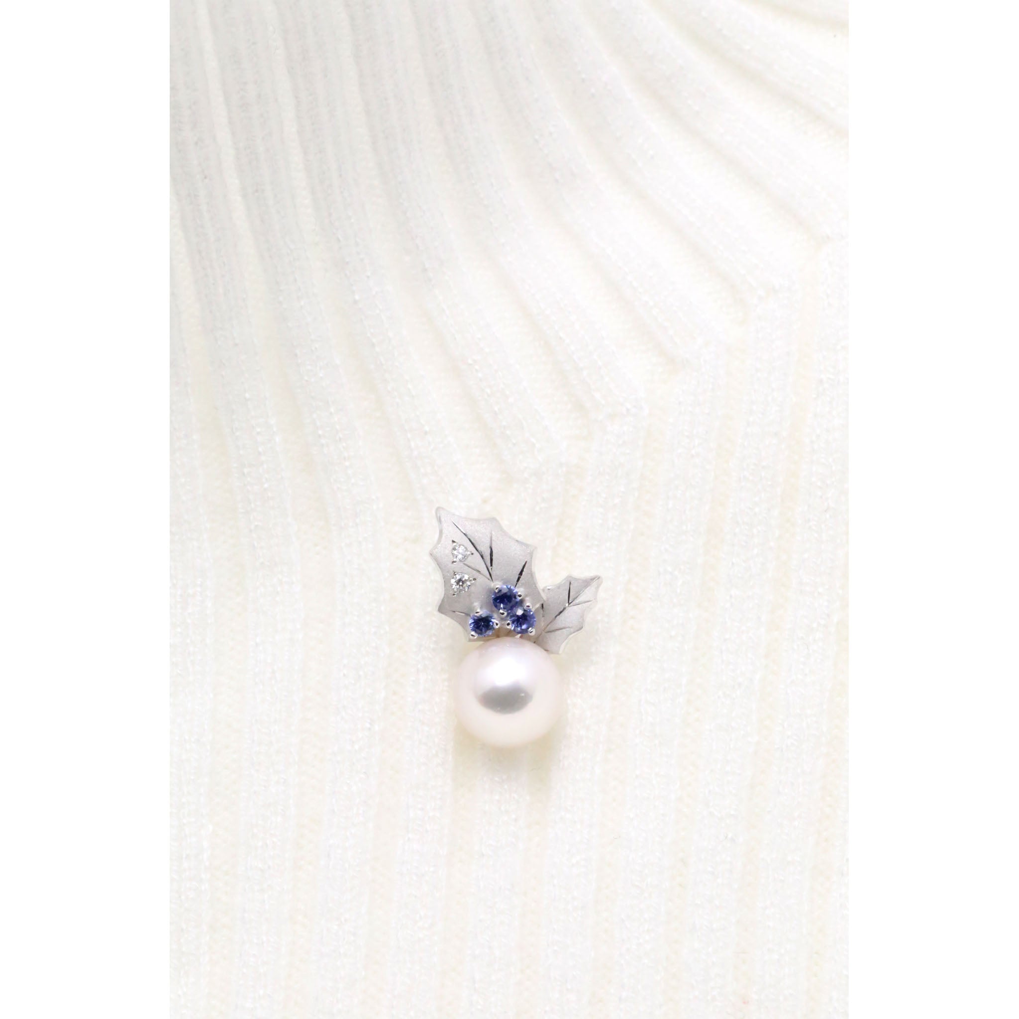 パール/サファイア プラチナブローチ(アコヤ真珠/8mm/ヒイラギ