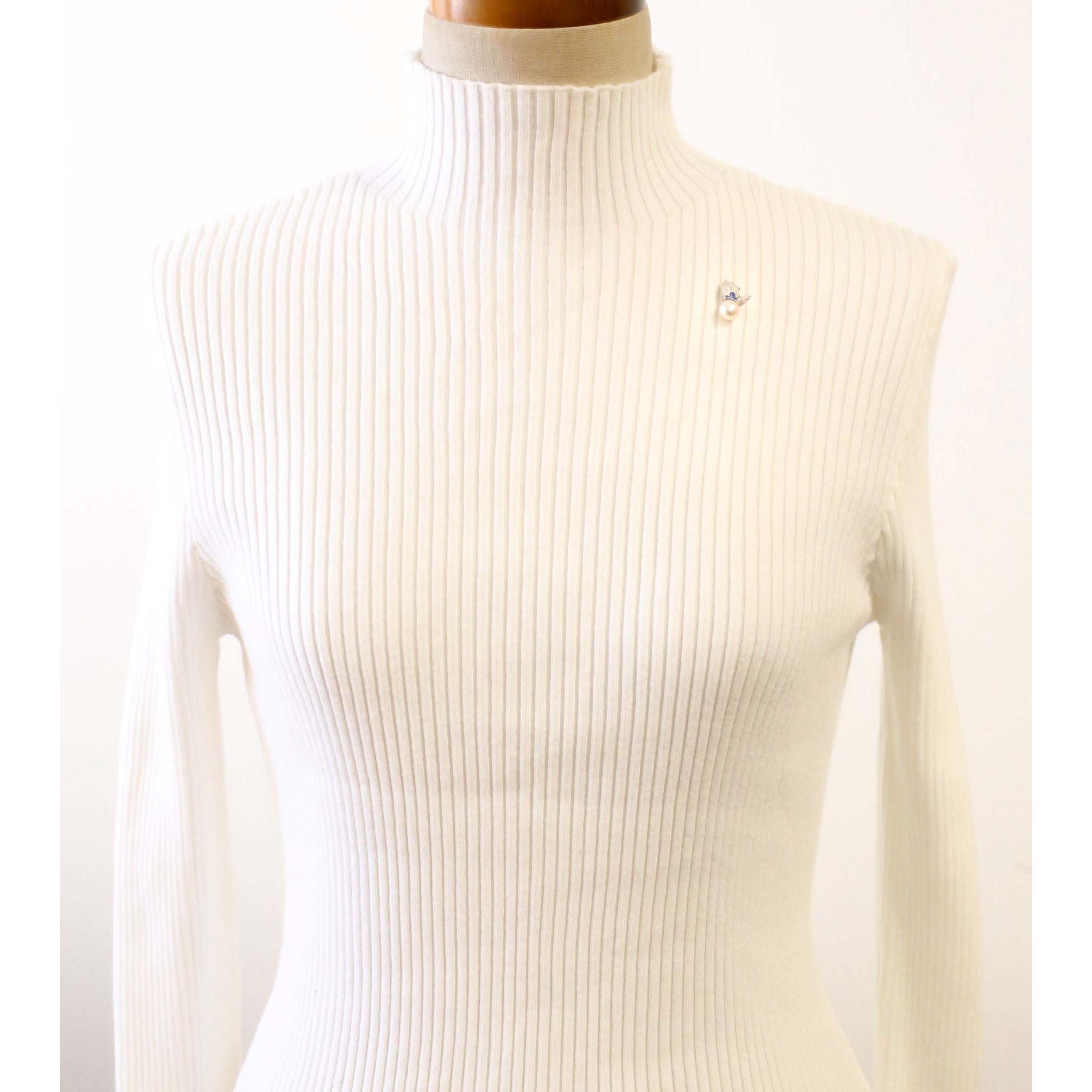 パール/サファイア プラチナブローチ(アコヤ真珠/8mm/ヒイラギモチーフ/6月誕生石)《25V00405》