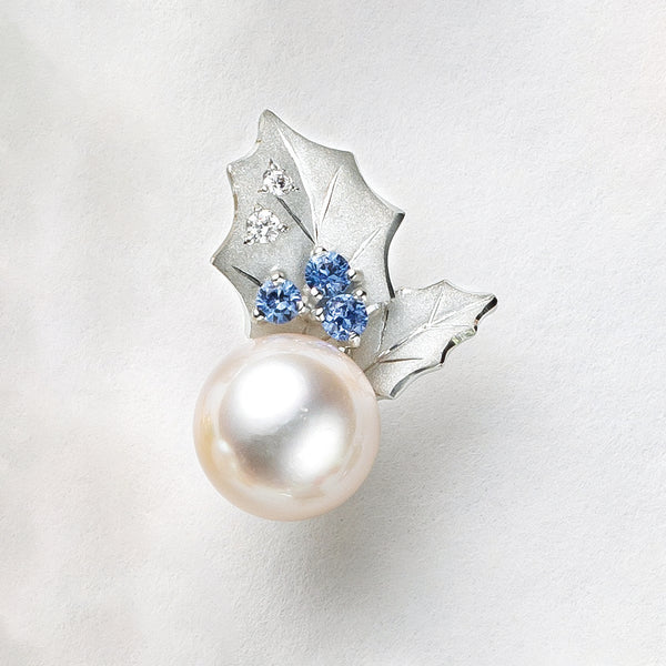 パール/サファイア プラチナブローチ(アコヤ真珠/8mm/ヒイラギモチーフ